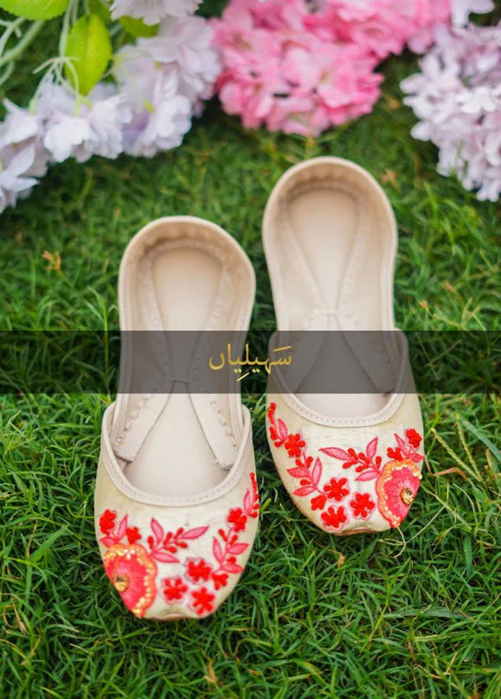 Saheliyan Festive Style  Khussay  Nerine