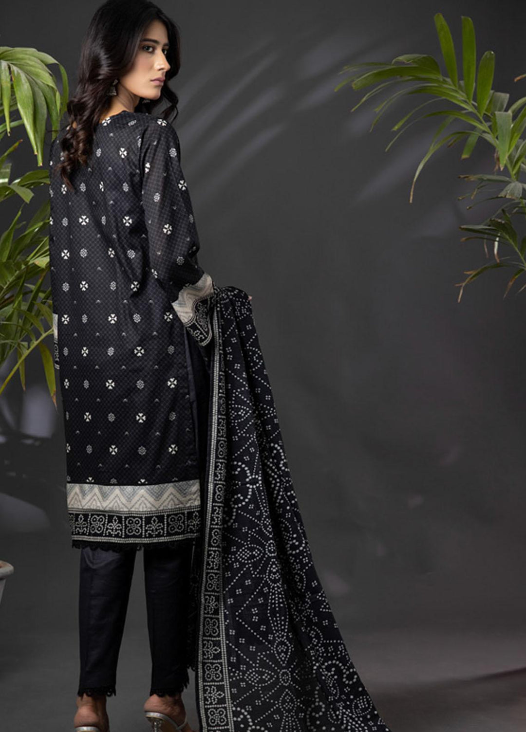 Salina By Regalia Textiles Printed Lawn Suits Unstitched 3 Piece RGT22BW 03 - Summer Collection