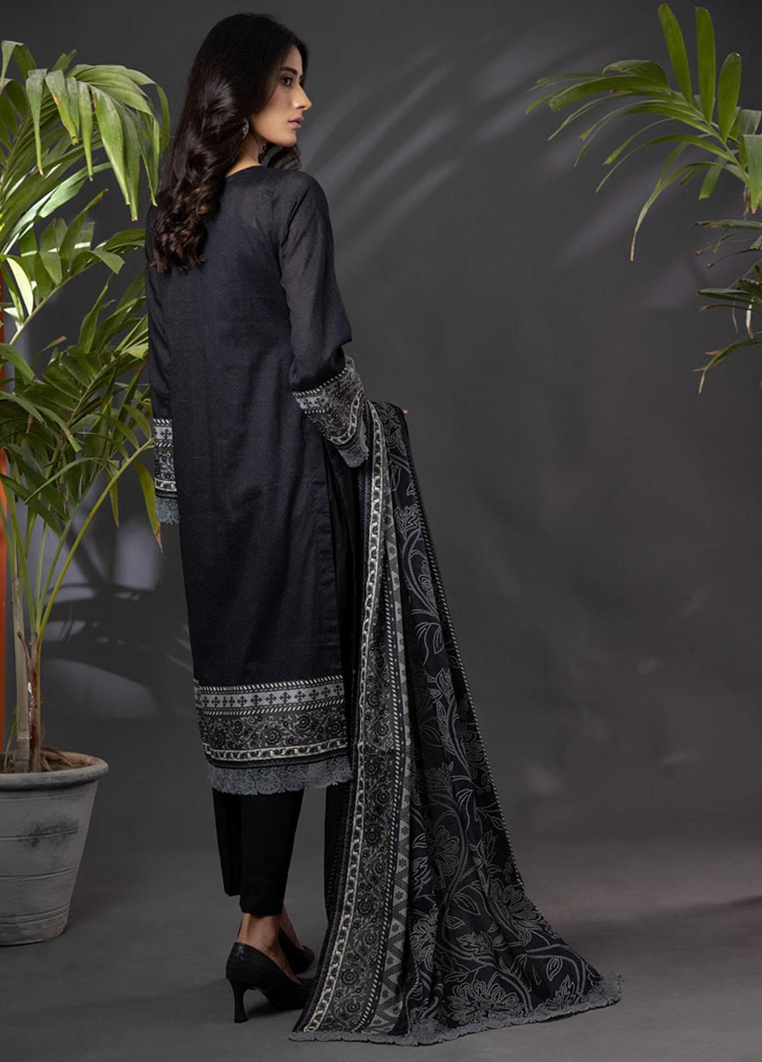 Salina By Regalia Textiles Printed Lawn Suits Unstitched 3 Piece RGT22BW 04 - Summer Collection