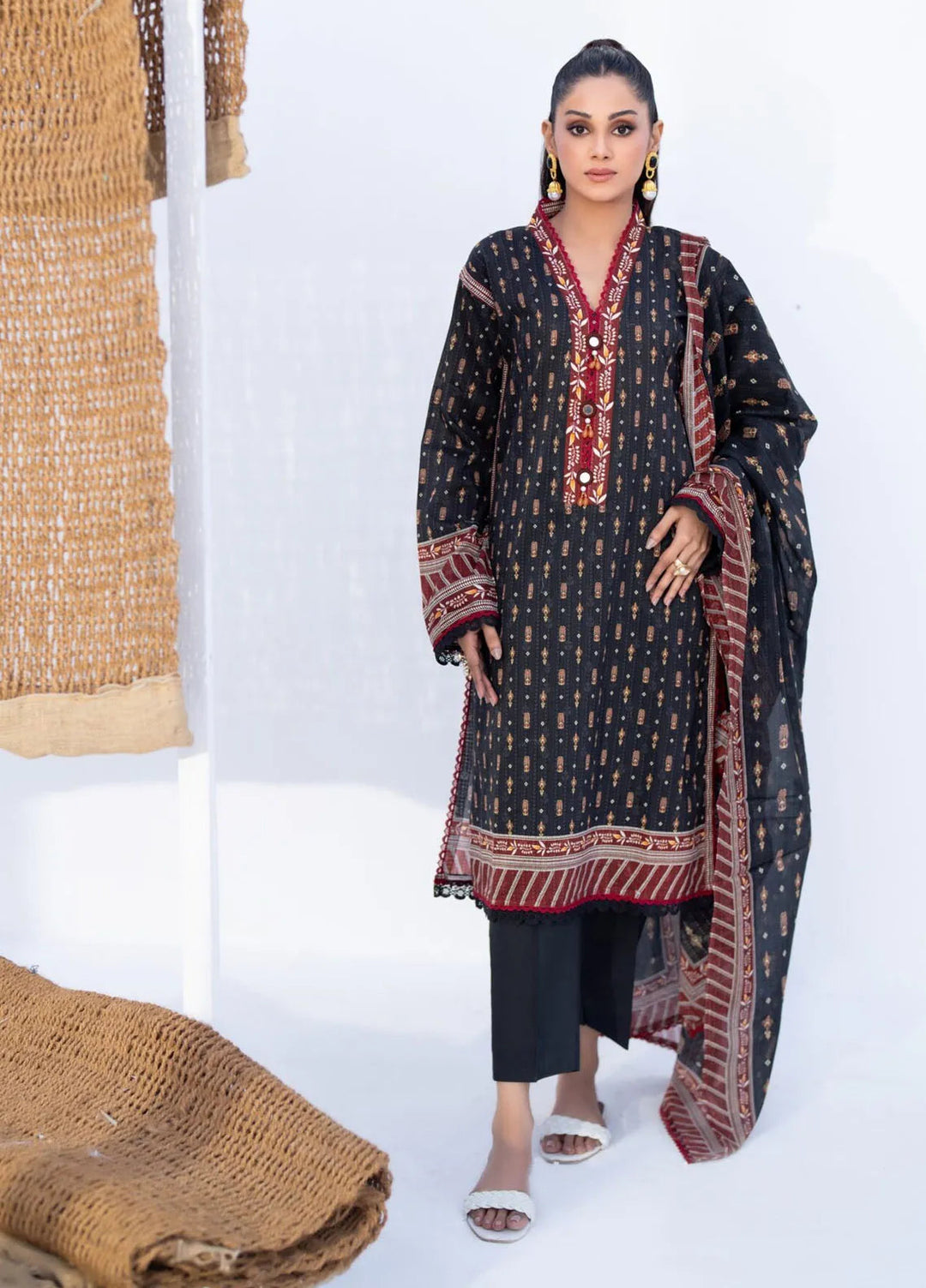 Salina by Regalia Textile Printed Lawn Suits Unstitched 3 Piece RGT25SBD D-03 - Summer Collection