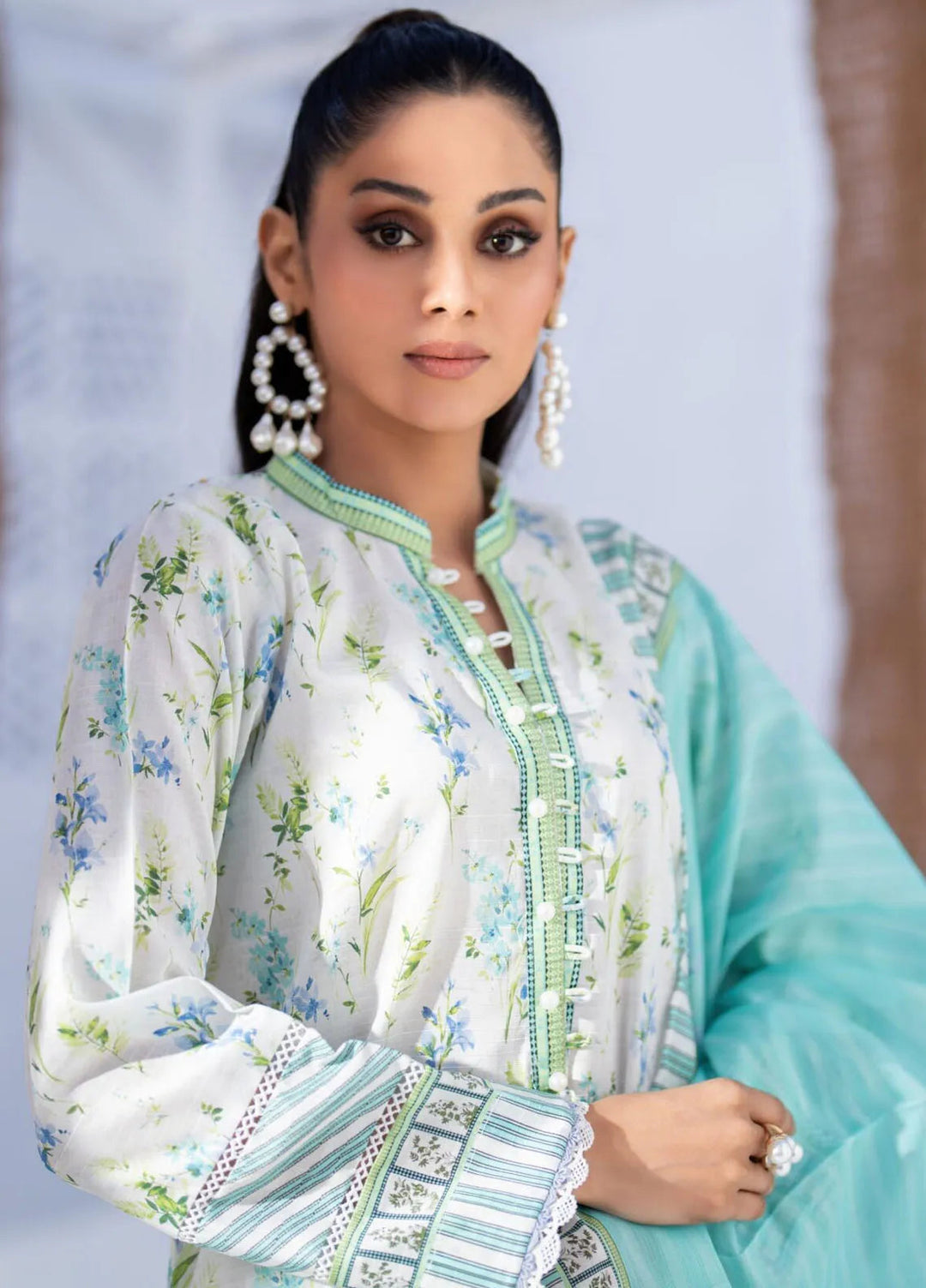 Salina by Regalia Textile Printed Lawn Suits Unstitched 3 Piece RGT25SBD D-04 - Summer Collection