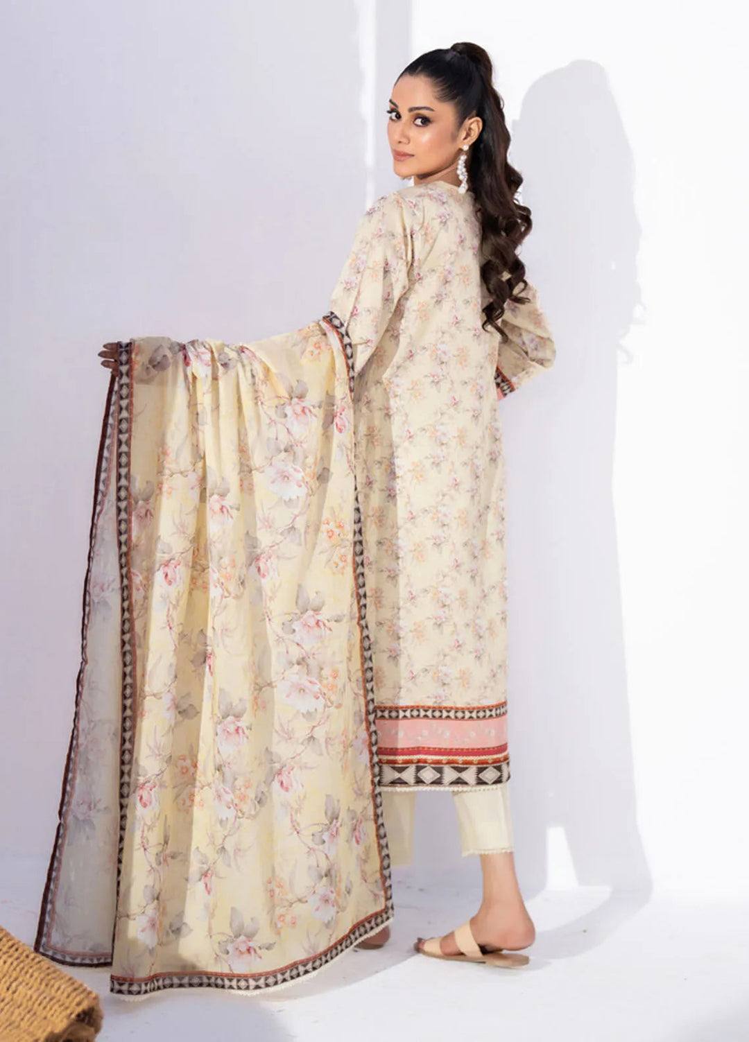 Salina by Regalia Textile Printed Lawn Suits Unstitched 3 Piece RGT25SBD D-05 - Summer Collection