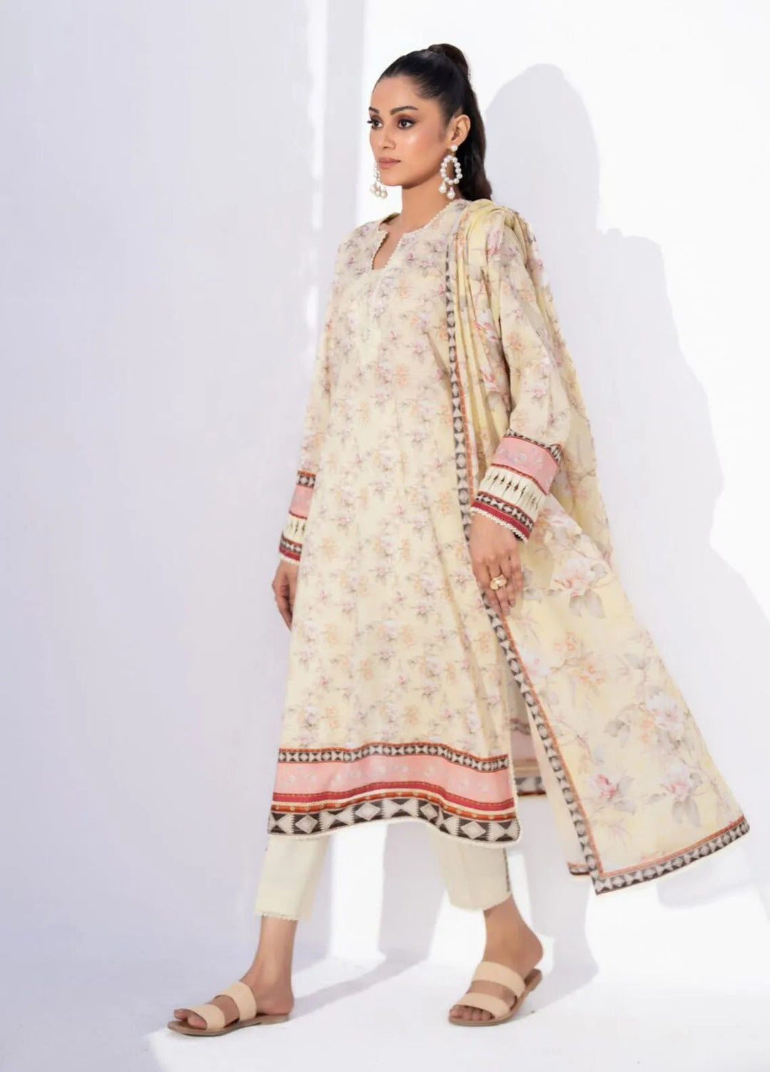 Salina by Regalia Textile Printed Lawn Suits Unstitched 3 Piece RGT25SBD D-05 - Summer Collection