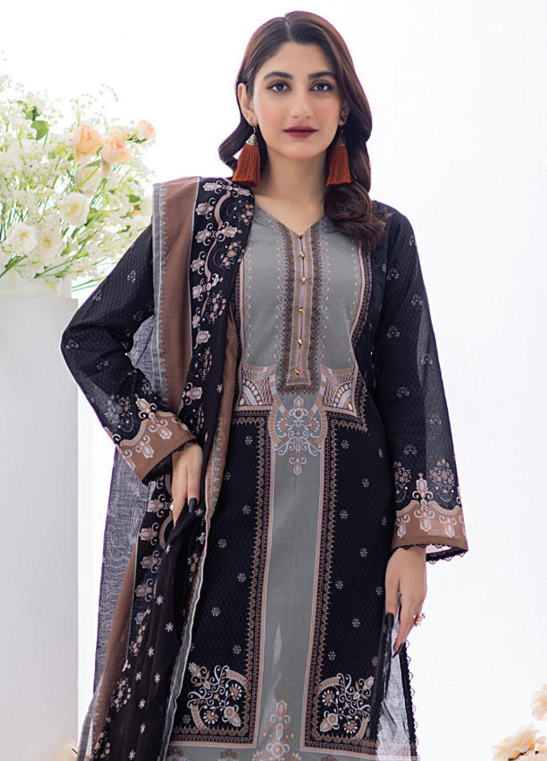 Salina By Regalia Textiles Printed Lawn Suits Unstitched 3 Piece RGT23BW-V2 D-06 - Summer Collection