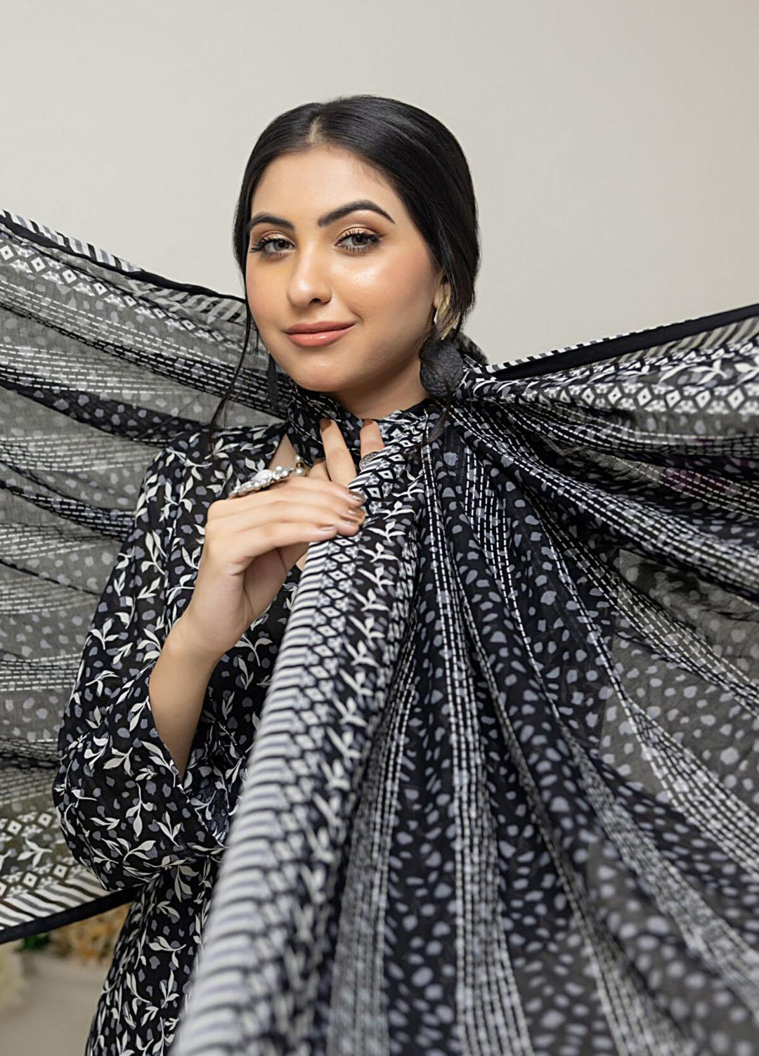 Salina By Regalia Textiles Printed Lawn Suits Unstitched 3 Piece RGT23BW-V4 D-04 - Summer Collection