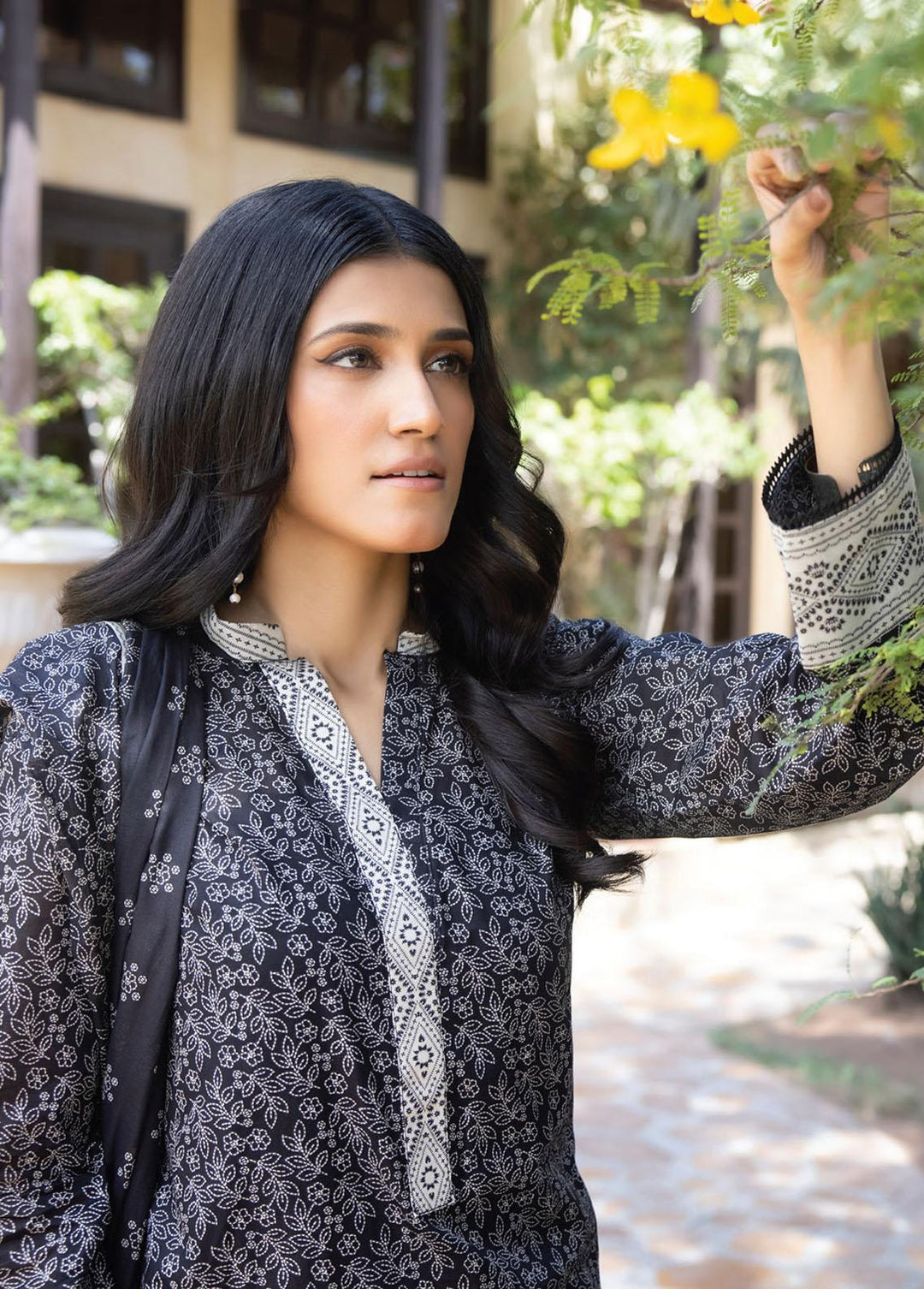 Salina By Regalia Textiles Printed Lawn Suits Unstitched 3 Piece RGT23BW 05 - Black & White Collection