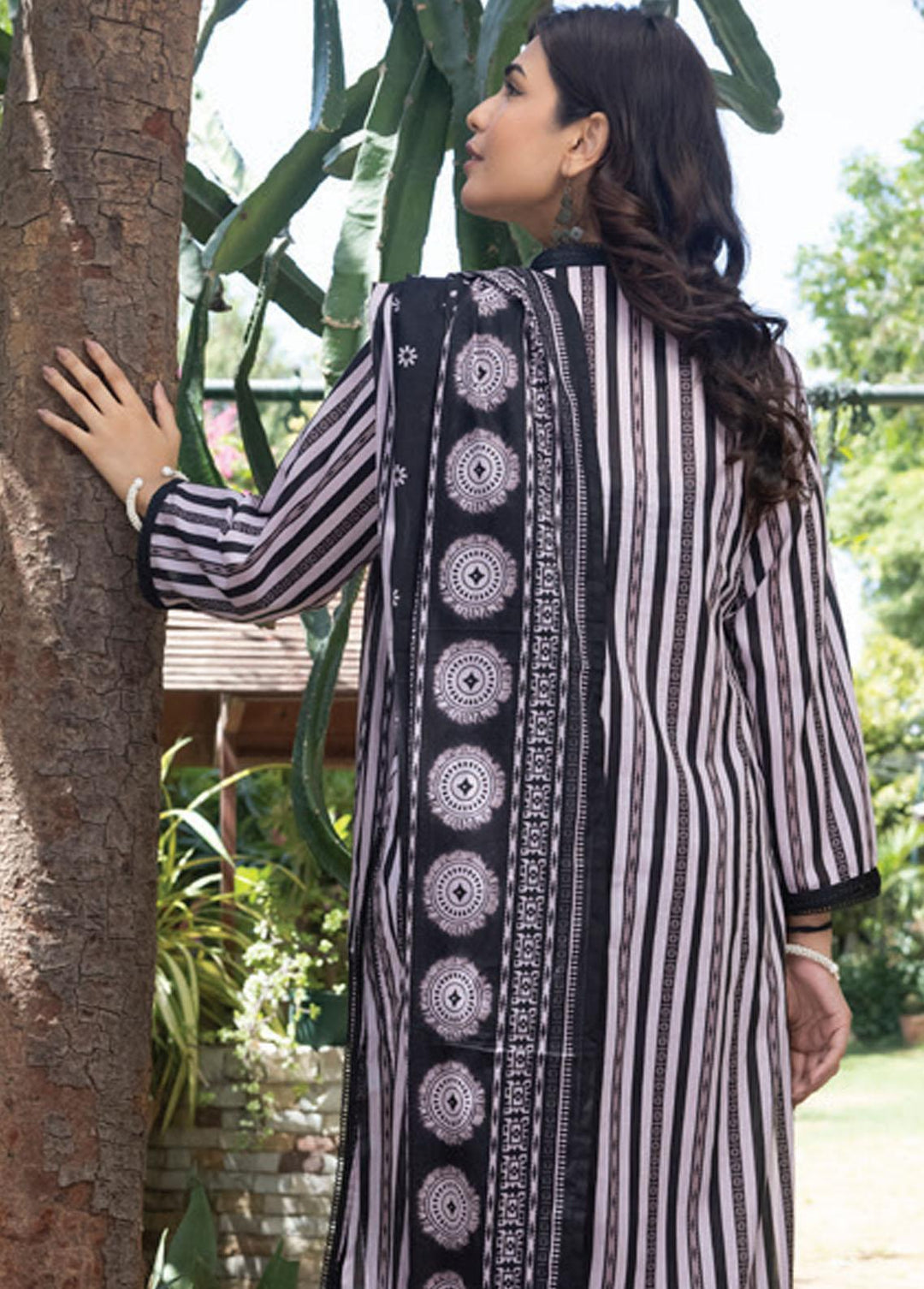 Salina By Regalia Textiles Printed Lawn Suits Unstitched 3 Piece RGT23BW 08 - Black & White Collection