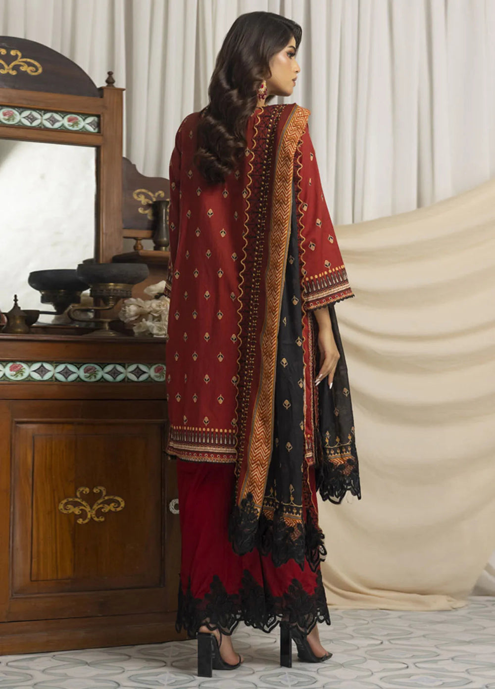 Salina by Regalia Textiles Printed Lawn Suit Pret 3 Piece RGT25LC D-01 - Summer Collection