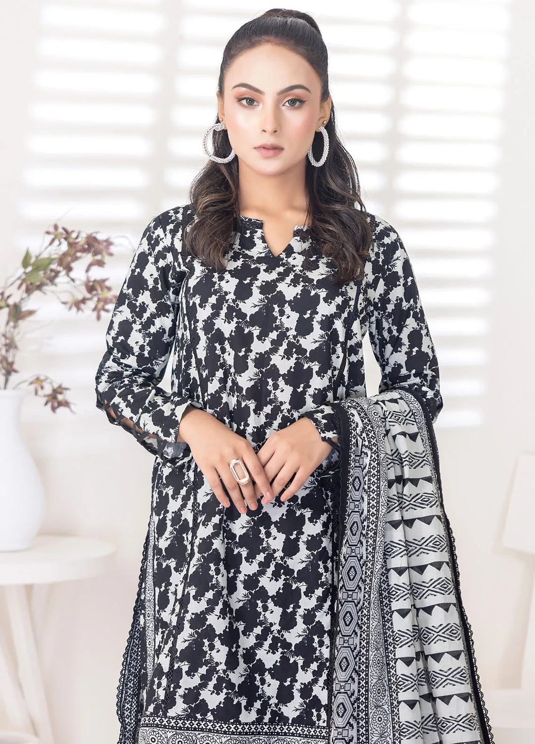 Salina By Regalia Textiles Printed Lawn Suit Unstitched 3 Piece RGT24SB D-09 - Summer Collection