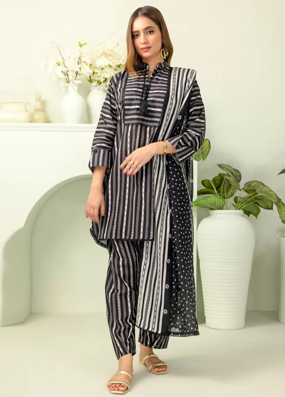 Salina By Regalia Textiles Printed Lawn Suits Unstitched 3 Piece RGT24BW D-01 - Summer Collection