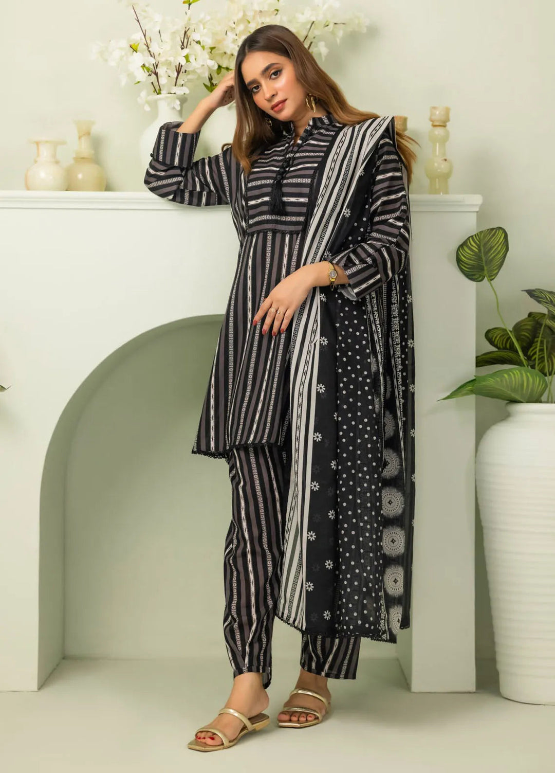 Salina By Regalia Textiles Printed Lawn Suits Unstitched 3 Piece RGT24BW D-01 - Summer Collection