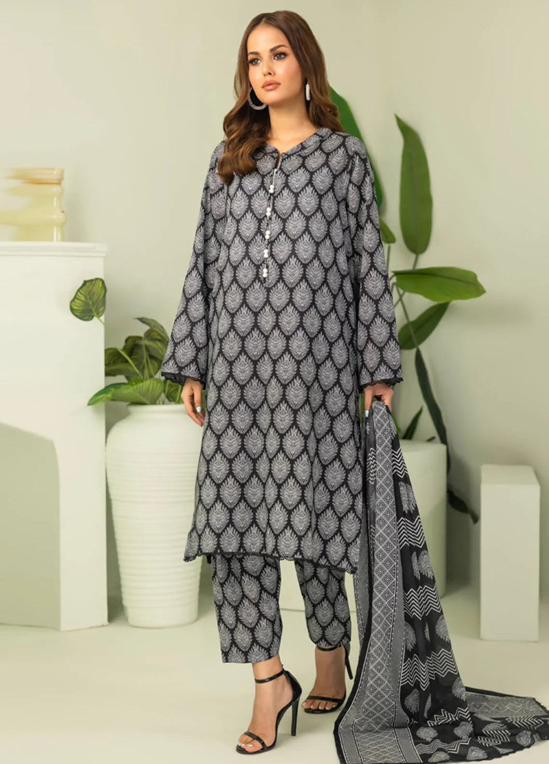 Salina By Regalia Textiles Printed Lawn Suits Unstitched 3 Piece RGT24BW D-04 - Summer Collection