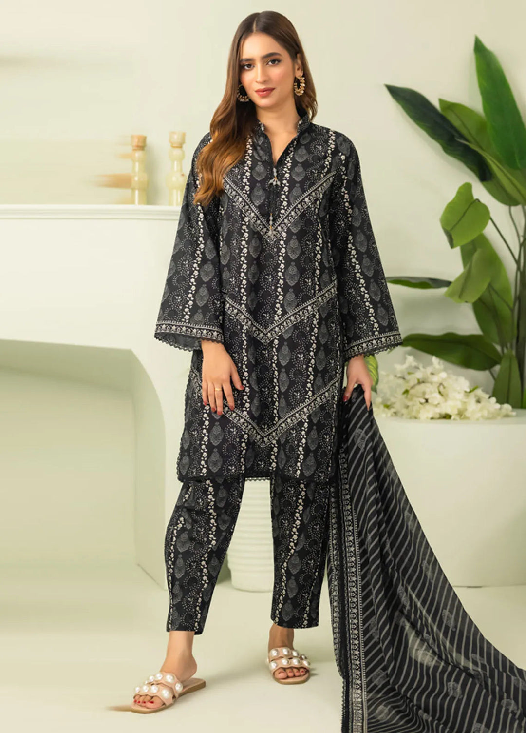 Salina By Regalia Textiles Printed Lawn Suits Unstitched 3 Piece RGT24BW D-05 - Summer Collection