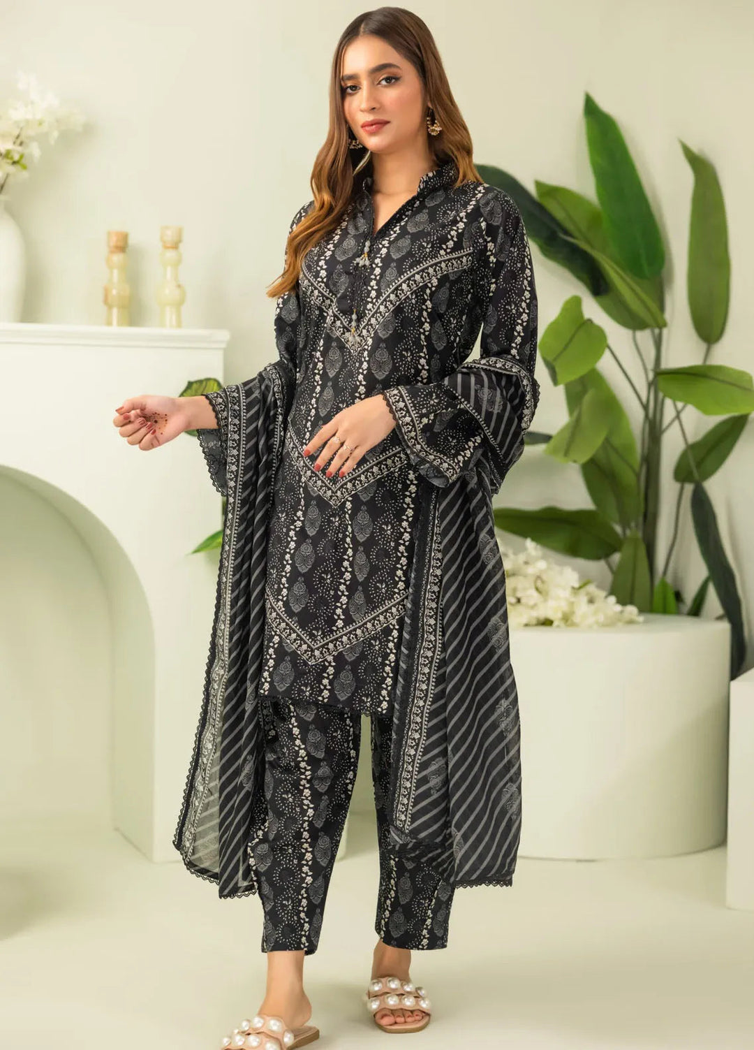 Salina By Regalia Textiles Printed Lawn Suits Unstitched 3 Piece RGT24BW D-05 - Summer Collection