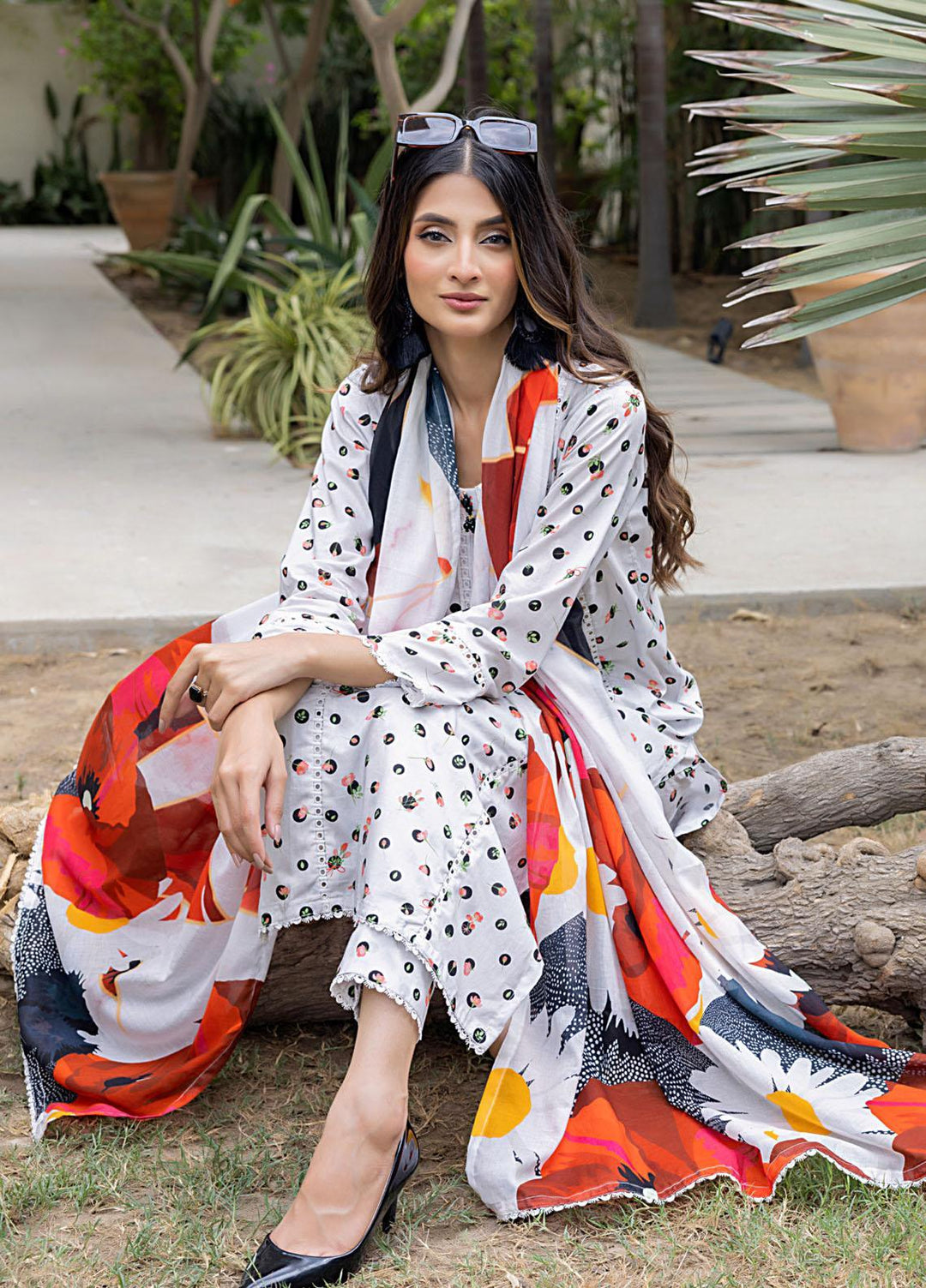 Salina Separates By Regalia Textiles Printed Lawn Suits Unstitched 3 Piece RGT23-SS7 SSV7-01 - Premium Collection