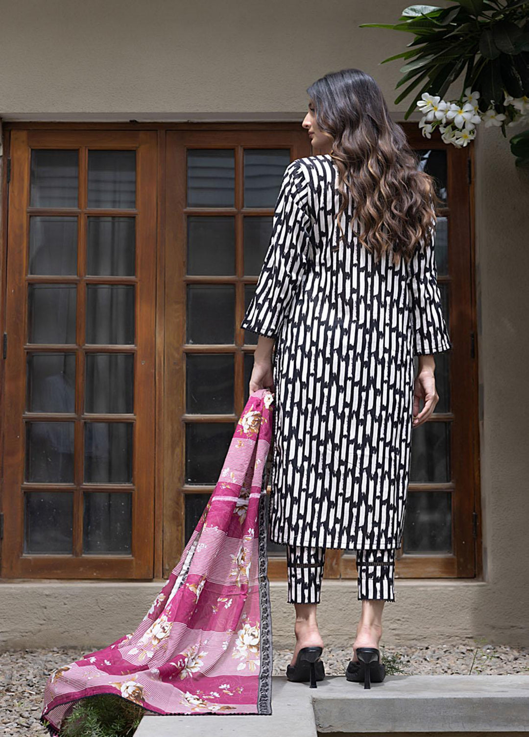 Salina Separates By Regalia Textiles Printed Lawn Suits Unstitched 3 Piece RGT23-SS7 SSV7-02 - Premium Collection