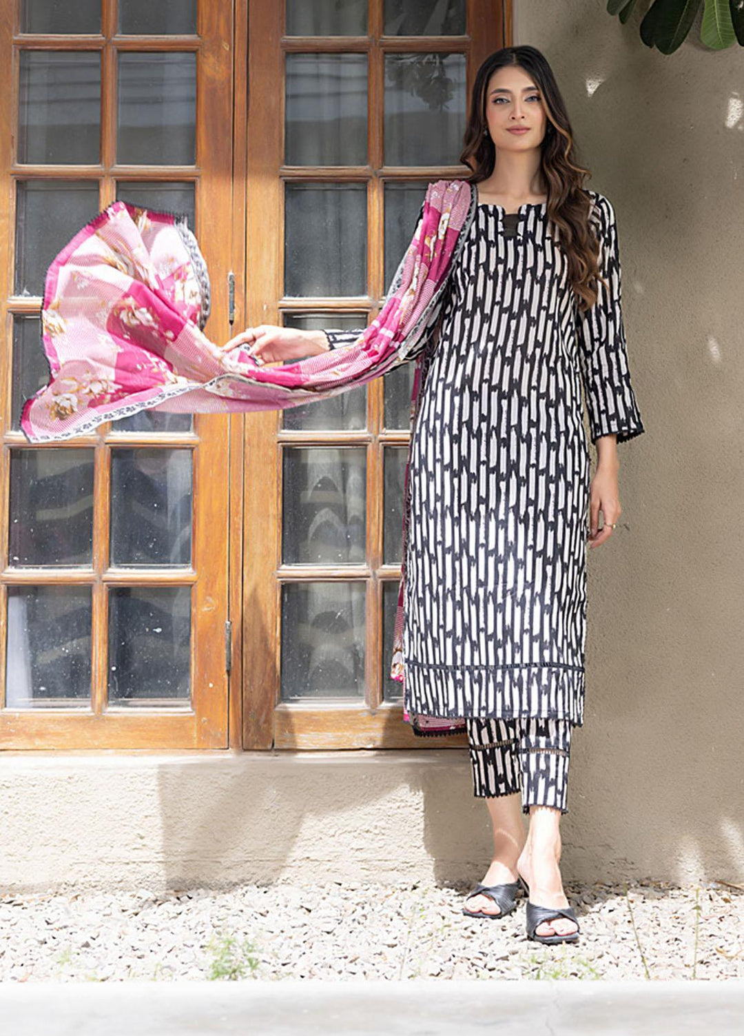 Salina Separates By Regalia Textiles Printed Lawn Suits Unstitched 3 Piece RGT23-SS7 SSV7-02 - Premium Collection