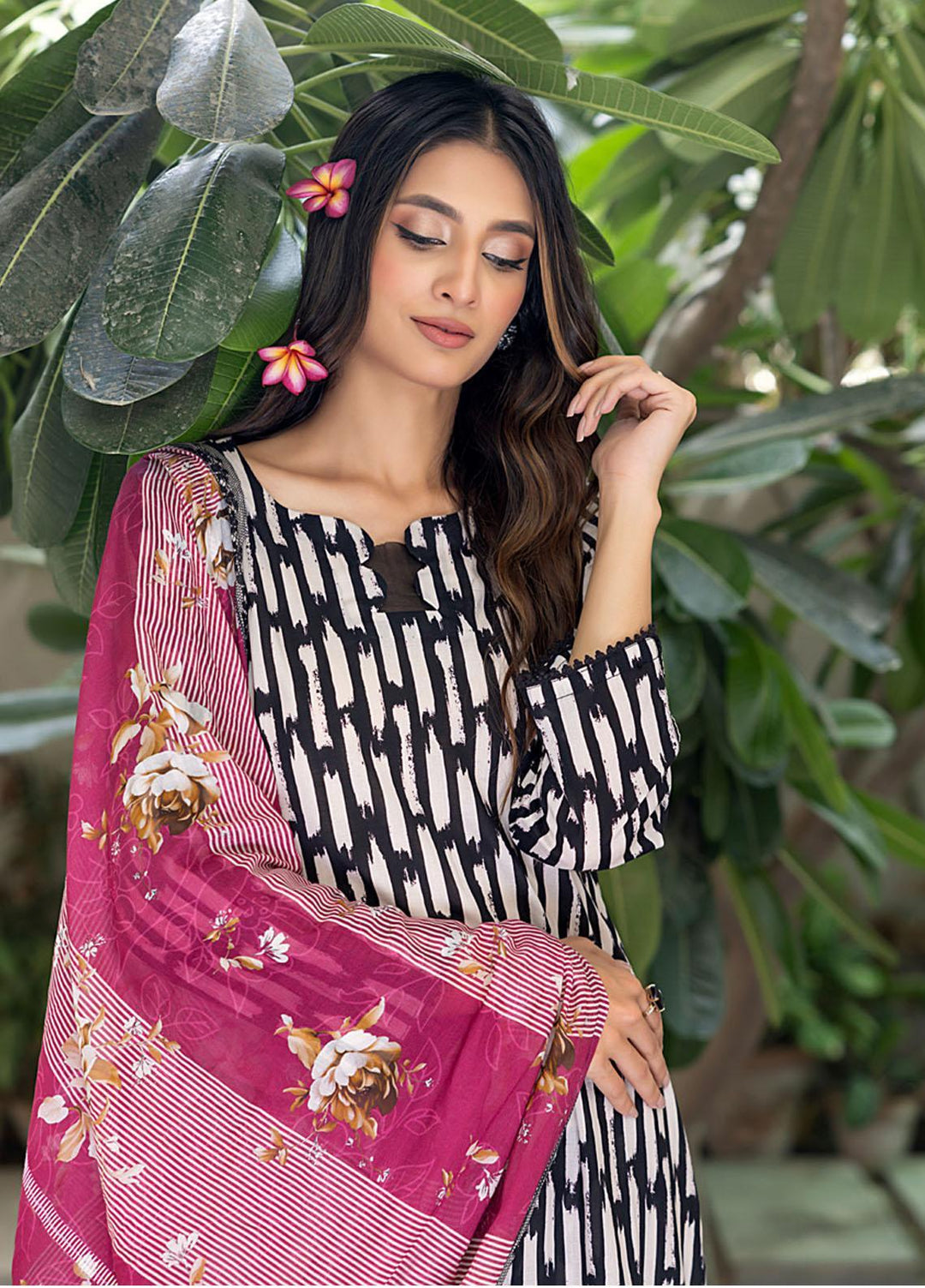 Salina Separates By Regalia Textiles Printed Lawn Suits Unstitched 3 Piece RGT23-SS7 SSV7-02 - Premium Collection