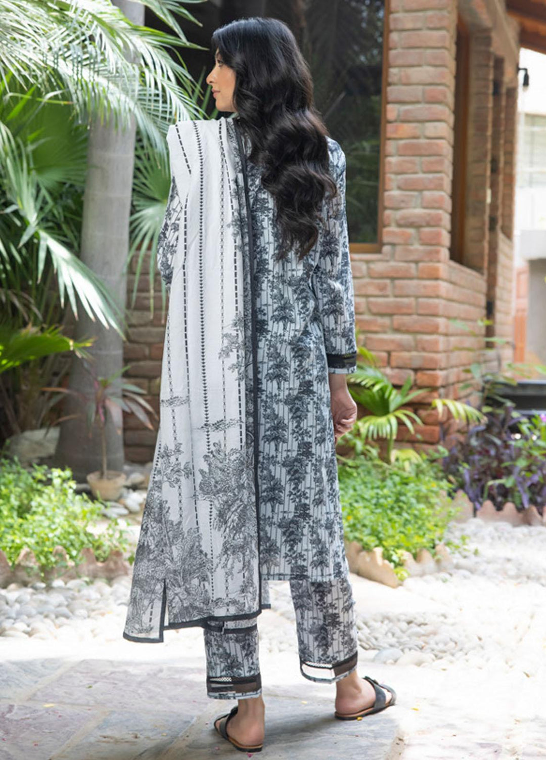 Salina Separates By Regalia Textiles Printed Lawn Suits Unstitched 3 Piece RGT23-SS7 SSV7-09 - Premium Collection