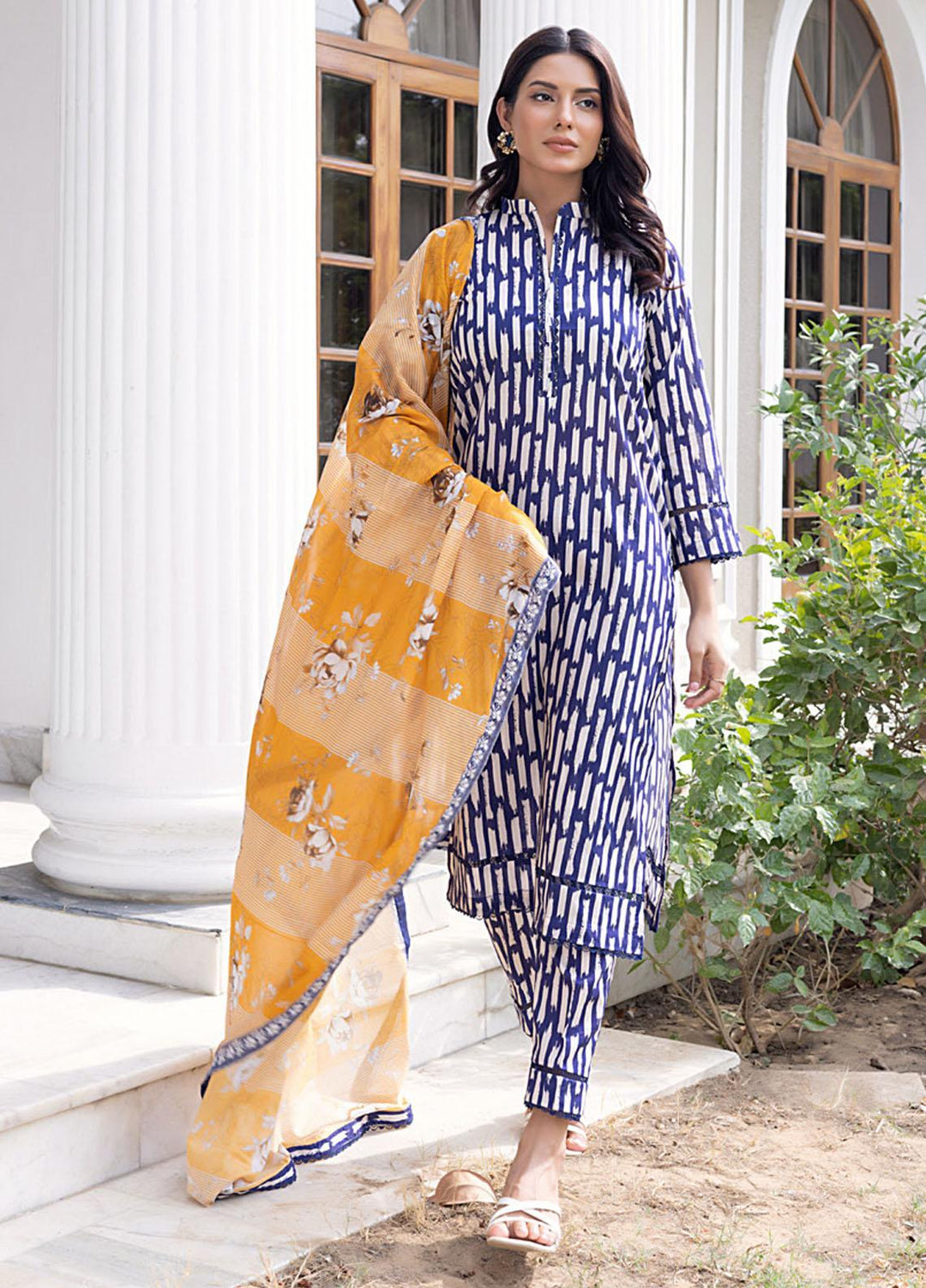 Salina Separates By Regalia Textiles Printed Lawn Suits Unstitched 3 Piece RGT23-SS7 SSV7-13 - Premium Collection