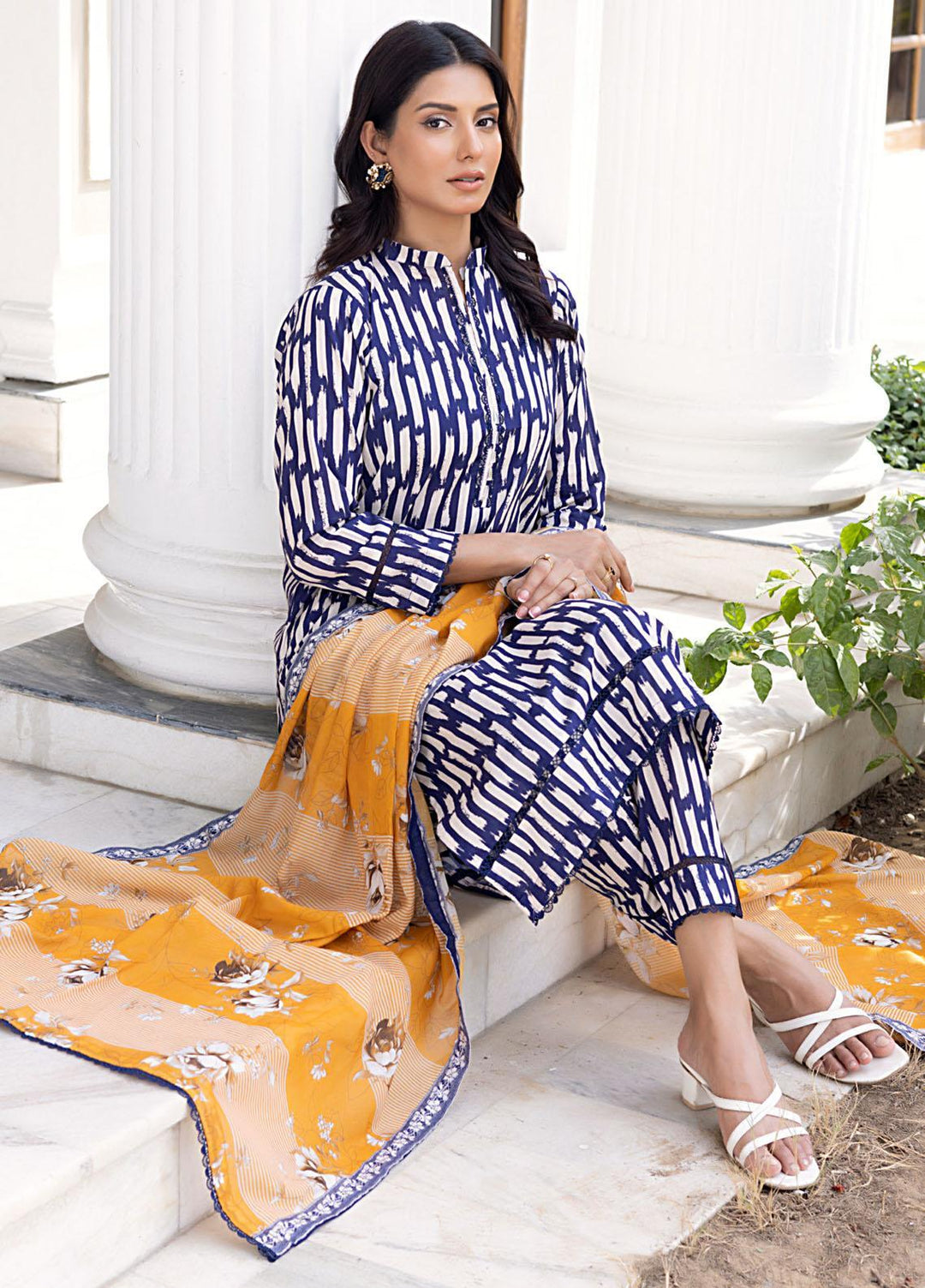 Salina Separates By Regalia Textiles Printed Lawn Suits Unstitched 3 Piece RGT23-SS7 SSV7-13 - Premium Collection