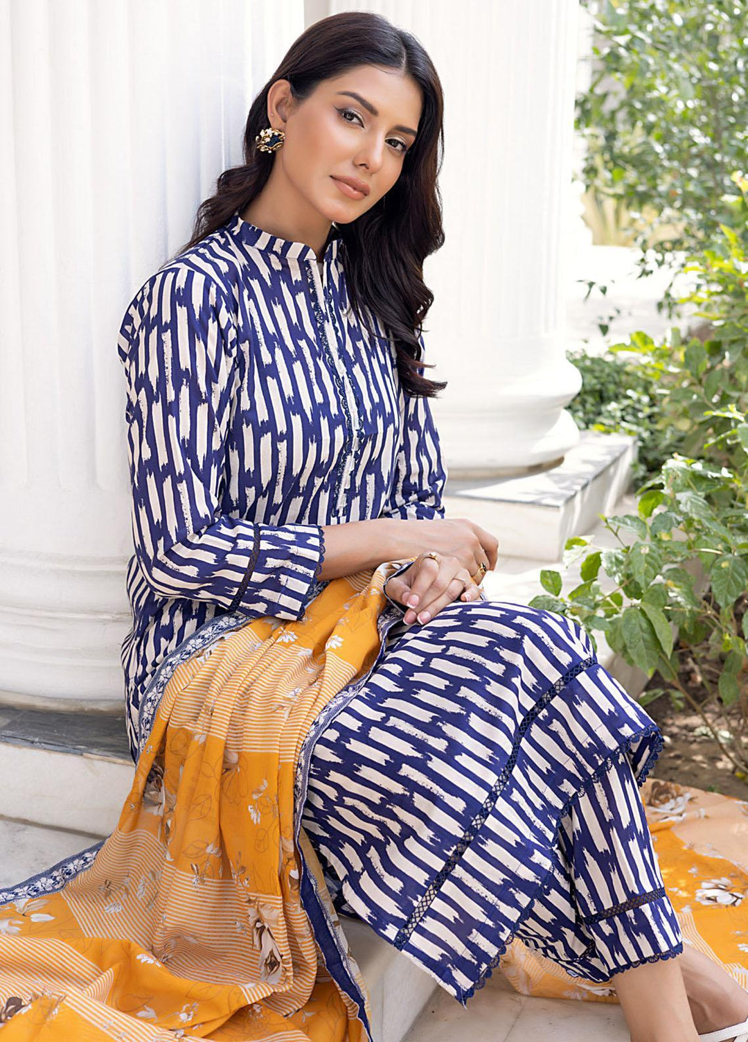 Salina Separates By Regalia Textiles Printed Lawn Suits Unstitched 3 Piece RGT23-SS7 SSV7-13 - Premium Collection