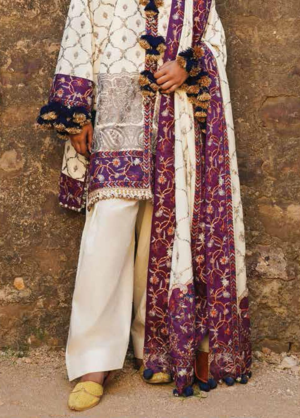 Sana Safinaz Embroidered Slub Suits Unstitched 3 Piece SS23WL D-5A - Luxury Collection