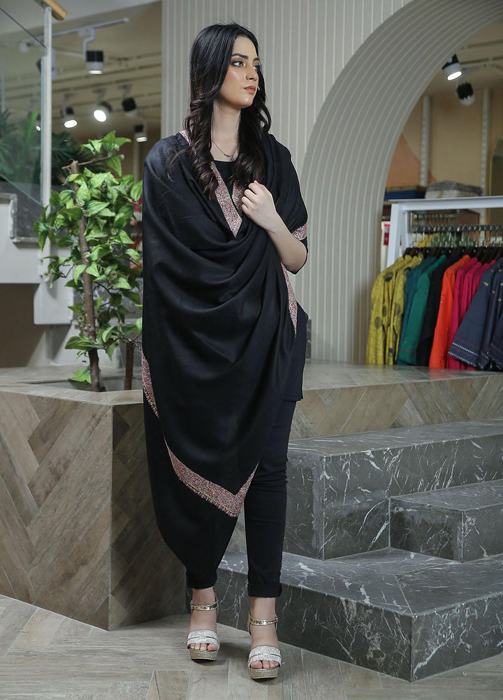 Sanaulla Exclusive Range  Pashmina  Mama D-45 Black - Women Shawls