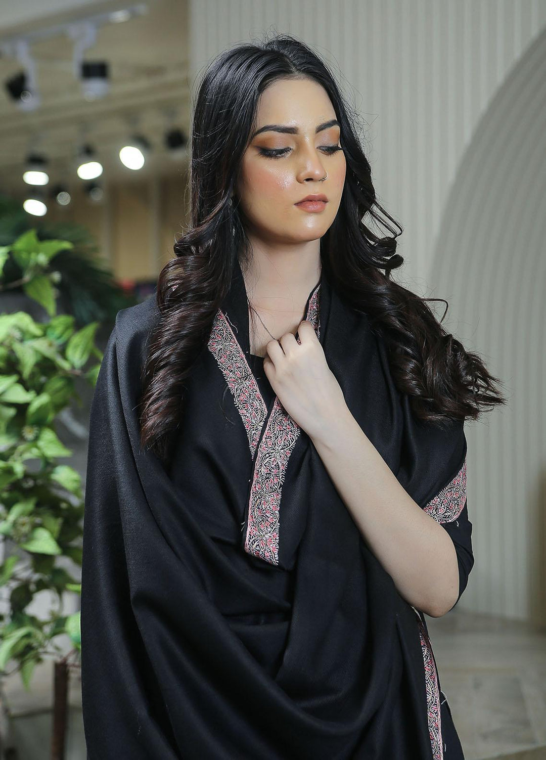 Sanaulla Exclusive Range  Pashmina  Mama D-45 Black 01 - Women Shawls