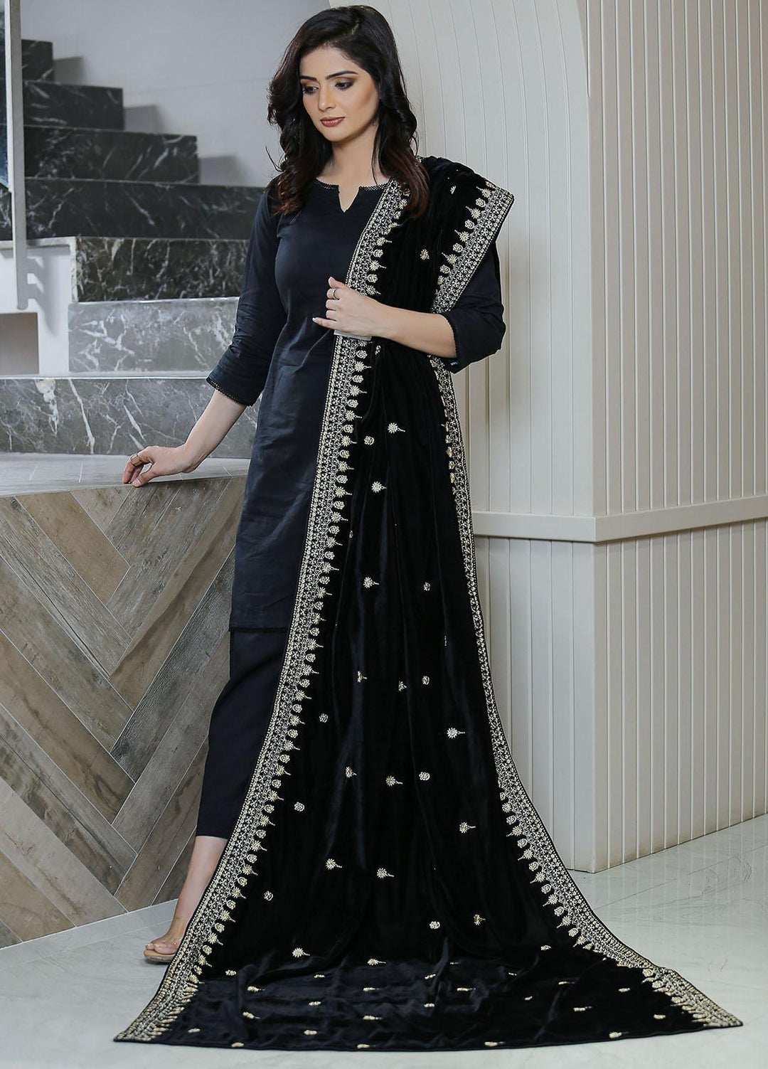 Sanaulla Exclusive Range  Pashmina  KPS 781 D-42 Black - Women Shawls