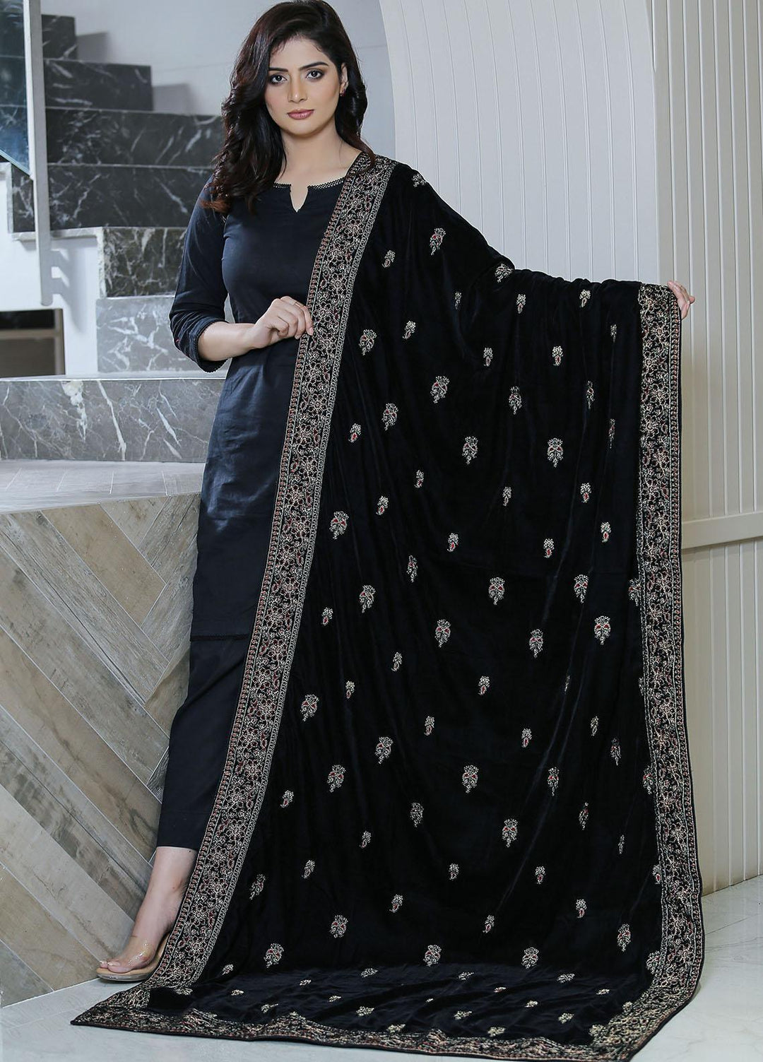 Sanaulla Exclusive Range  Pashmina  KPS 781 D-43 Black - Women Shawls