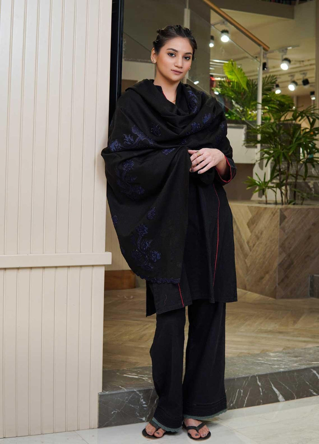 Sanaulla Exclusive Range  Pashmina  Shawls MAMA-49 Black - Pashmina Shawls