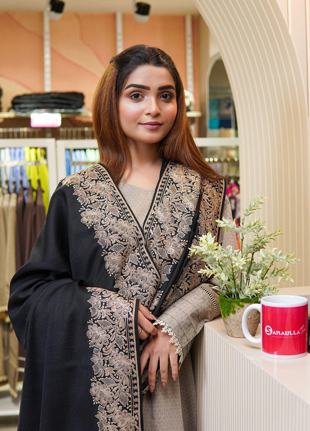 Sanaulla Exclusive Range  Pashmina  Shawls Mh Tilla Kallah Dour Ght KPS-18 Black01 - Pashmina Shawls