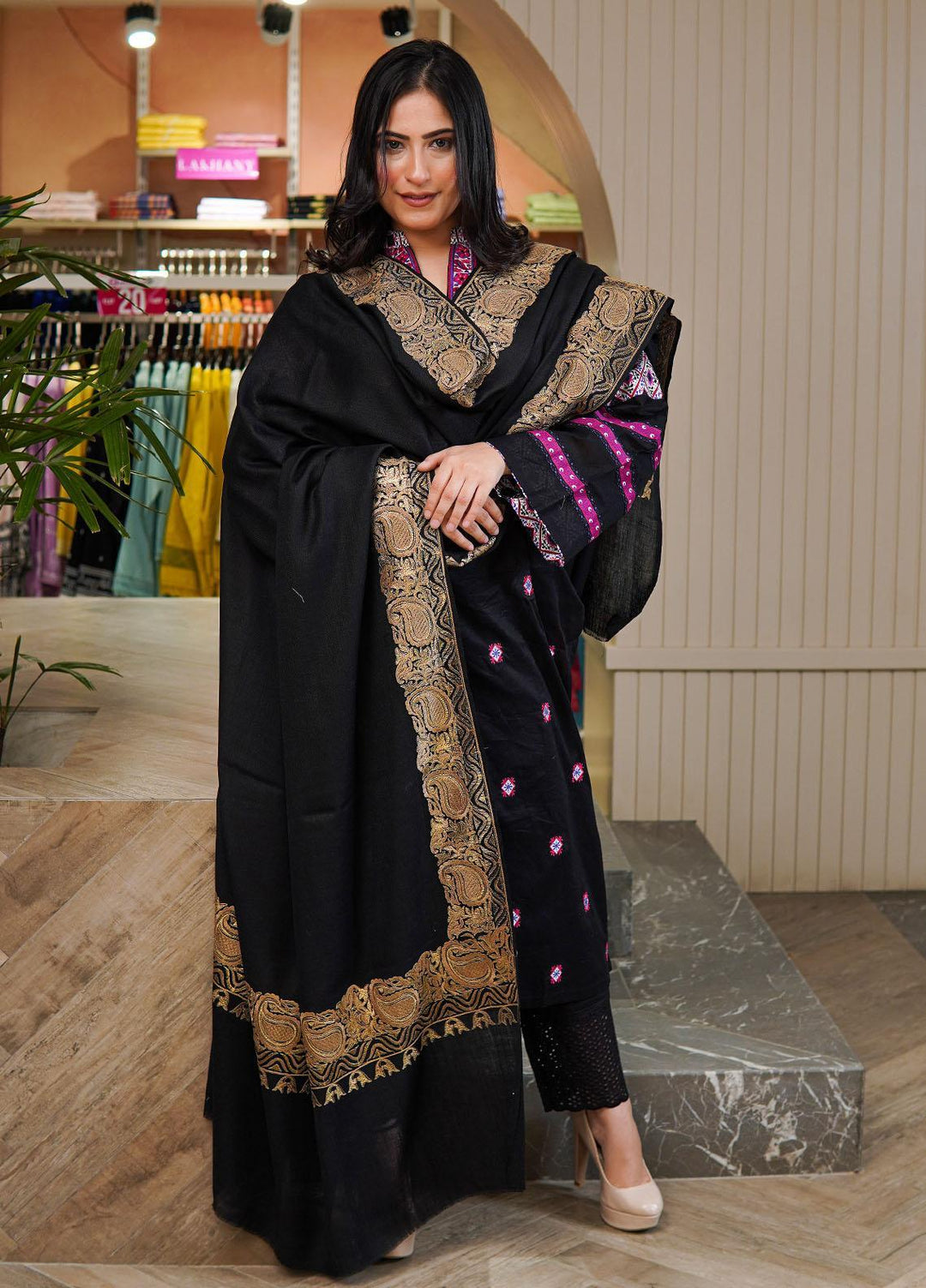 Sanaulla Exclusive Range  Pashmina  Shawls Mh Tilla Kallah Dour Ght KPS-18 Black04 - Pashmina Shawls