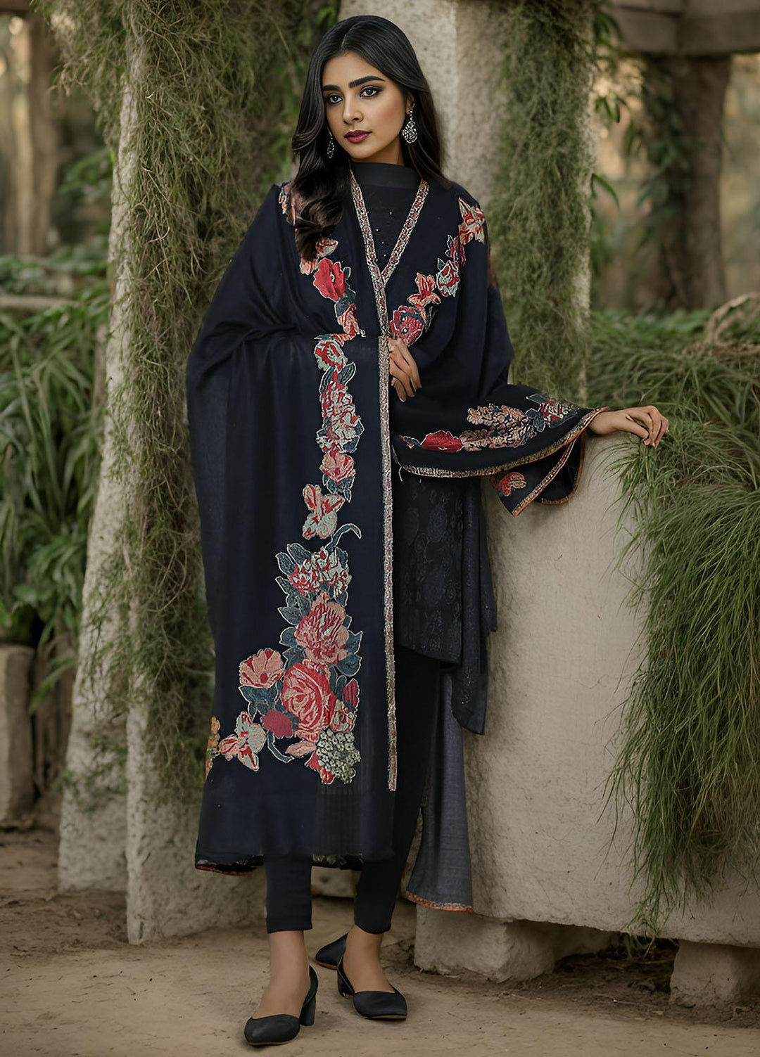 Sanaulla Exclusive Range  Pashmina  KPS 781 D-35 Black - Women Shawls