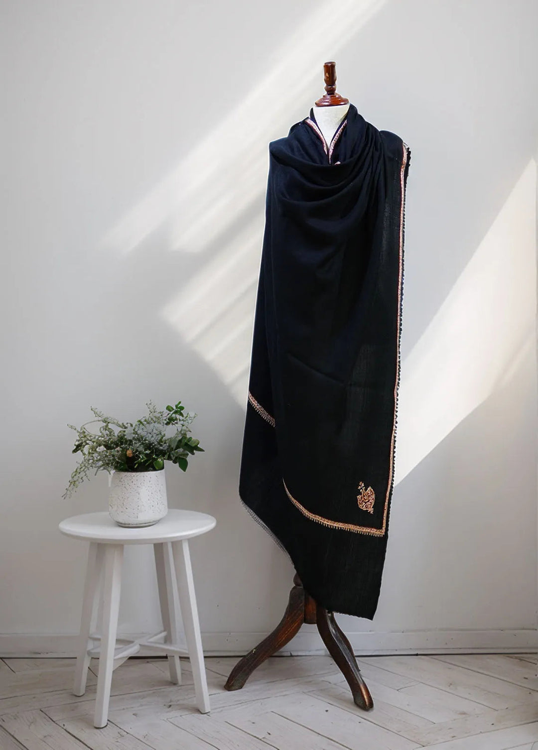 Sanaulla Exclusive Range Pashmina Shawl D-18 Black 4 - Winter Collection