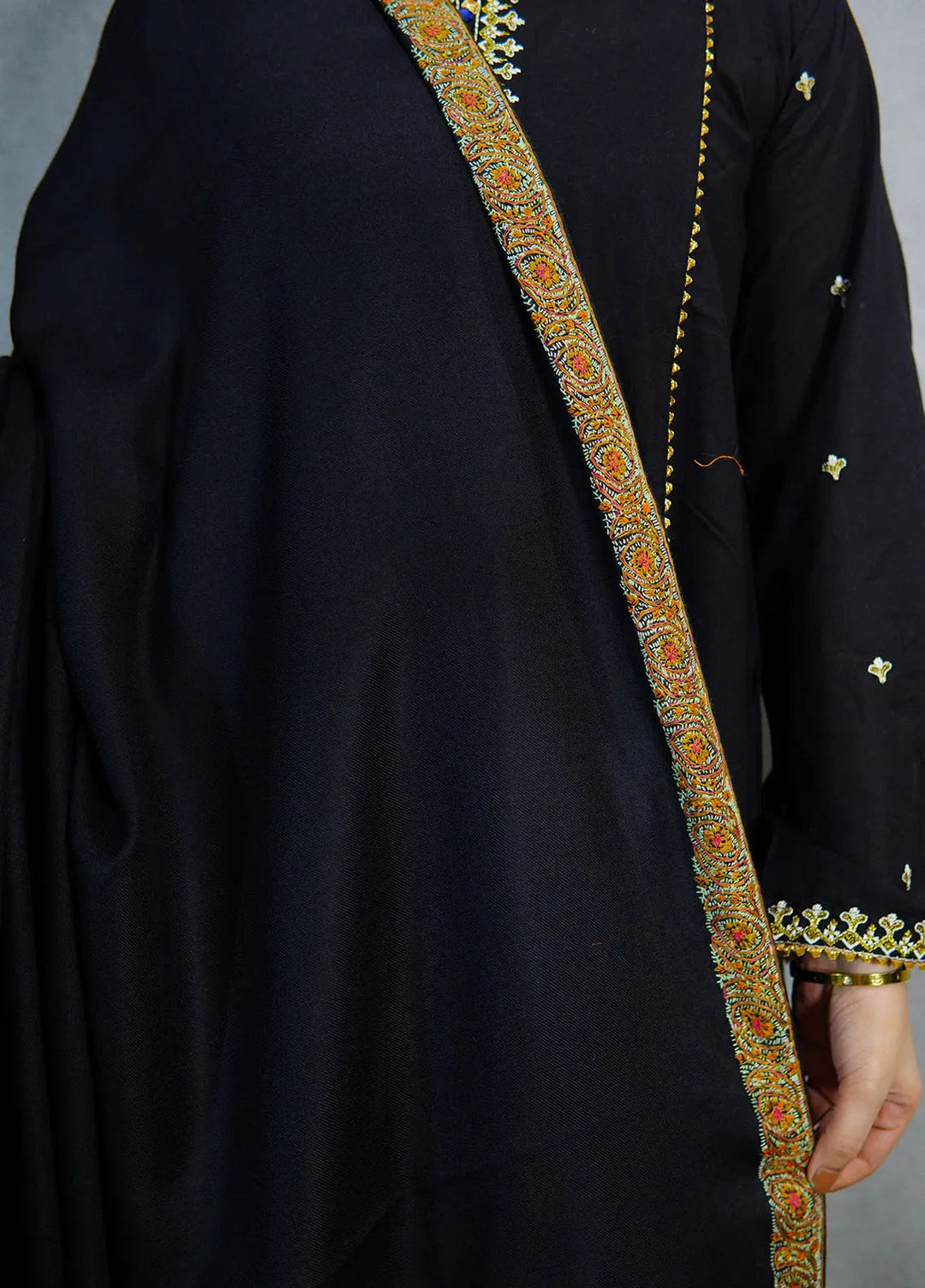 Sanaulla Exclusive Range Pashmina Shawl MAMA D-11 Black - Winter Collection