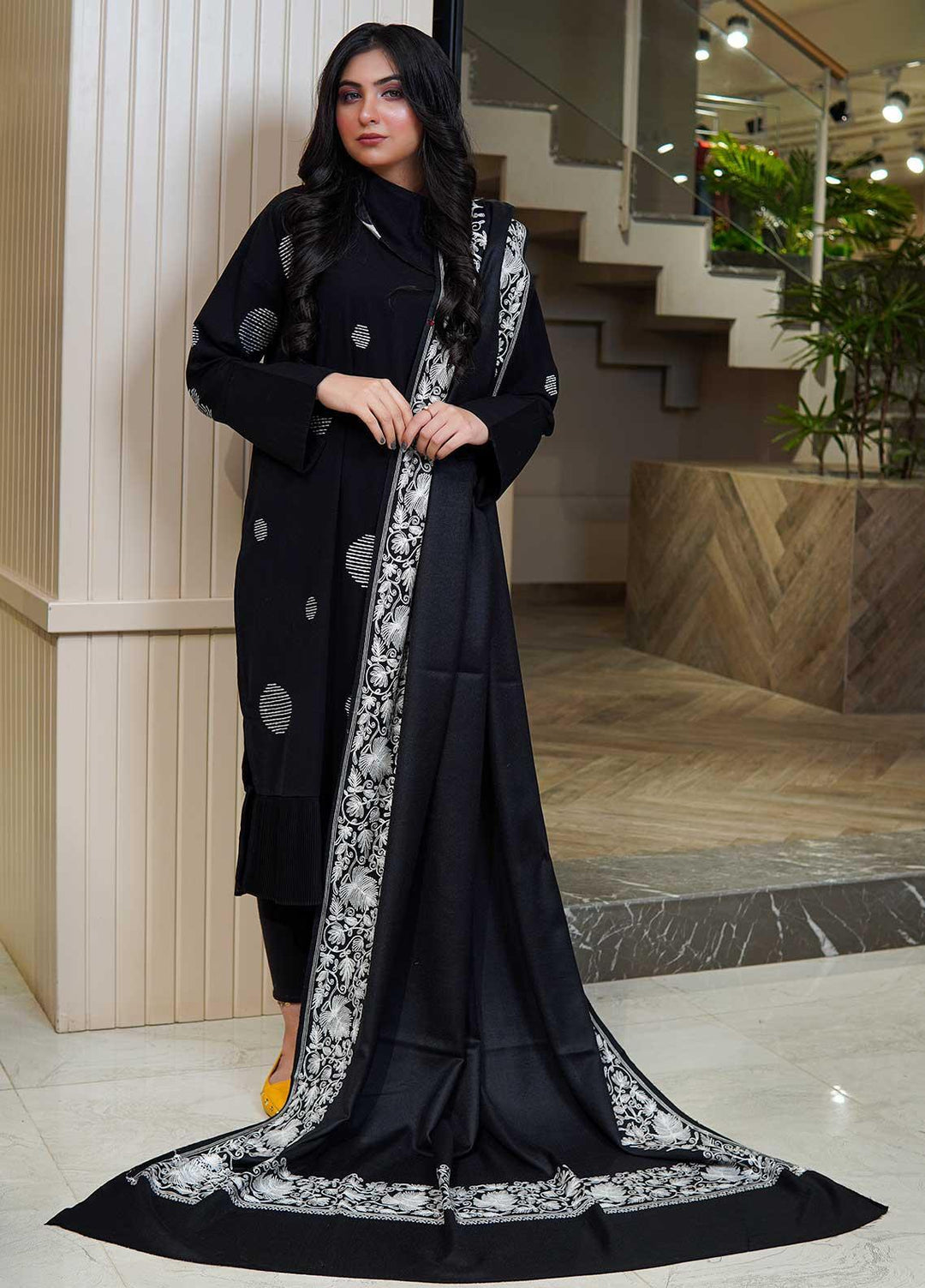 Sanaulla Exclusive Range  Pashmina  Shawls AKP-15 Black - Pashmina Shawls