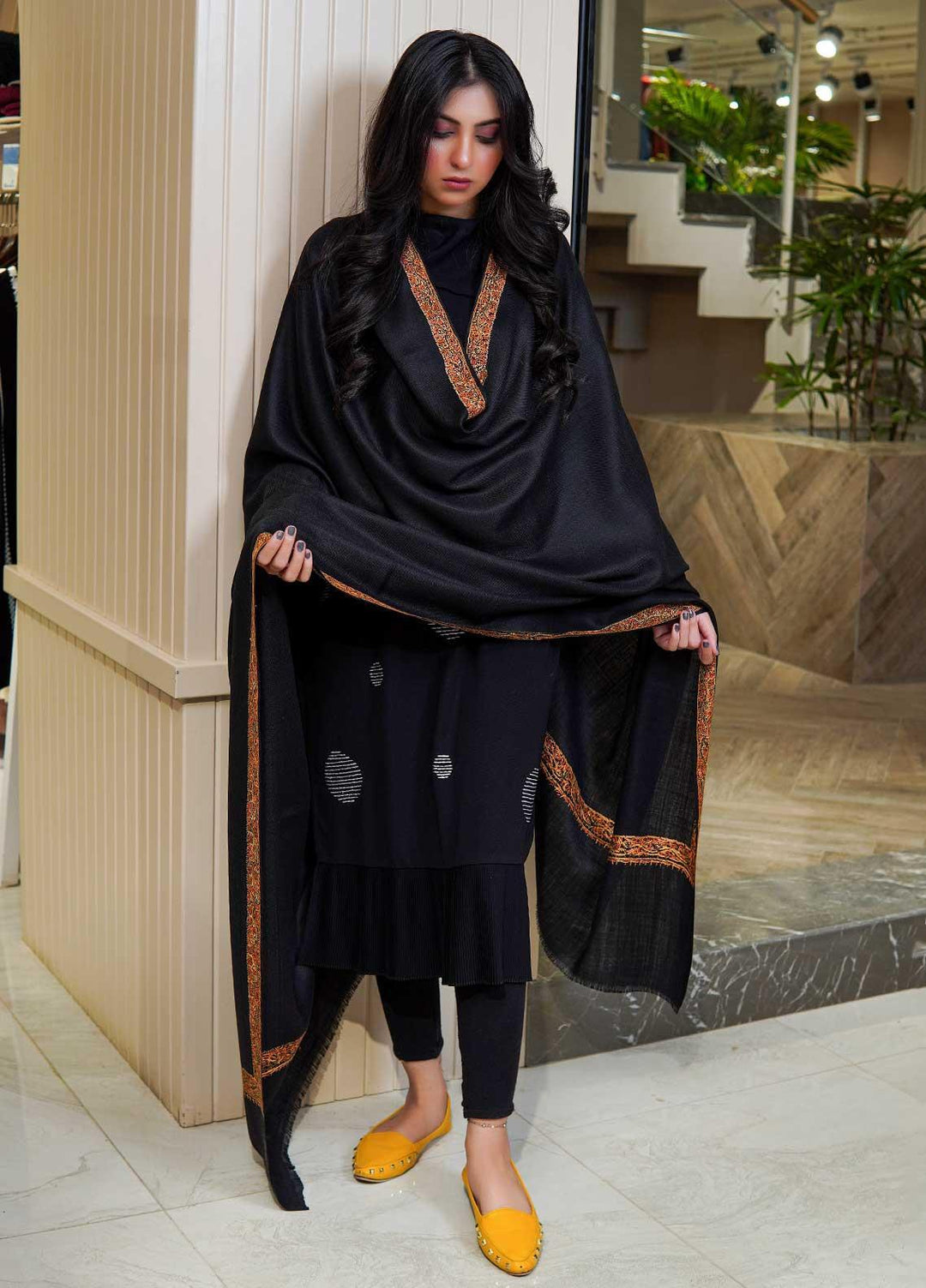 Sanaulla Exclusive Range  Pashmina  Shawls MAMA-18 Black-3 - Pashmina Shawls