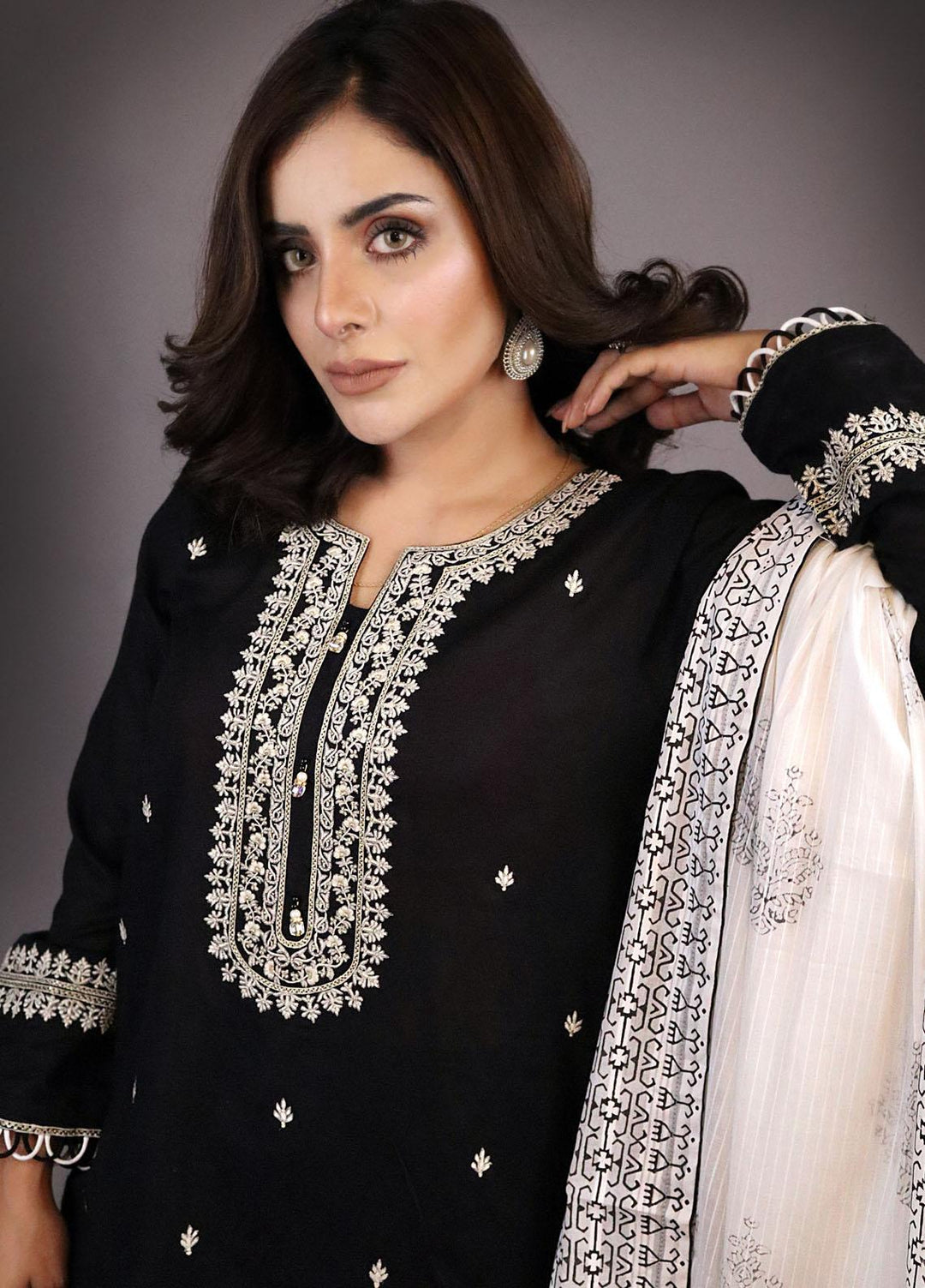 Sania Khan Pret Casual Jacquard 3 Piece Suit SNK21S 02