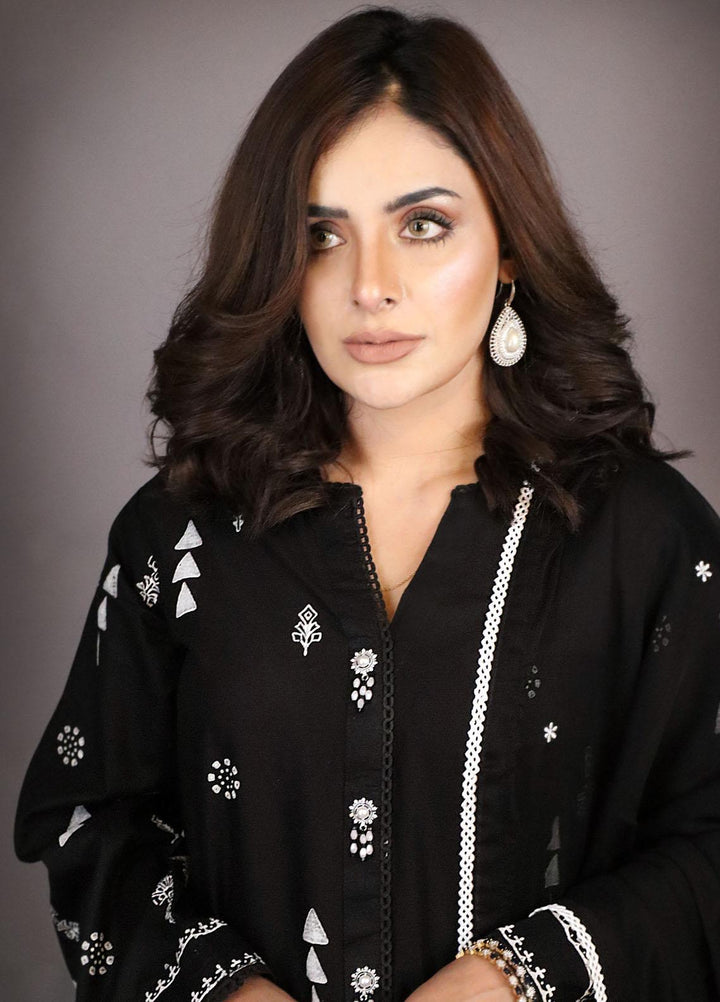 Sania Khan Pret Casual Lawn 3 Piece Suit SNK21S 03