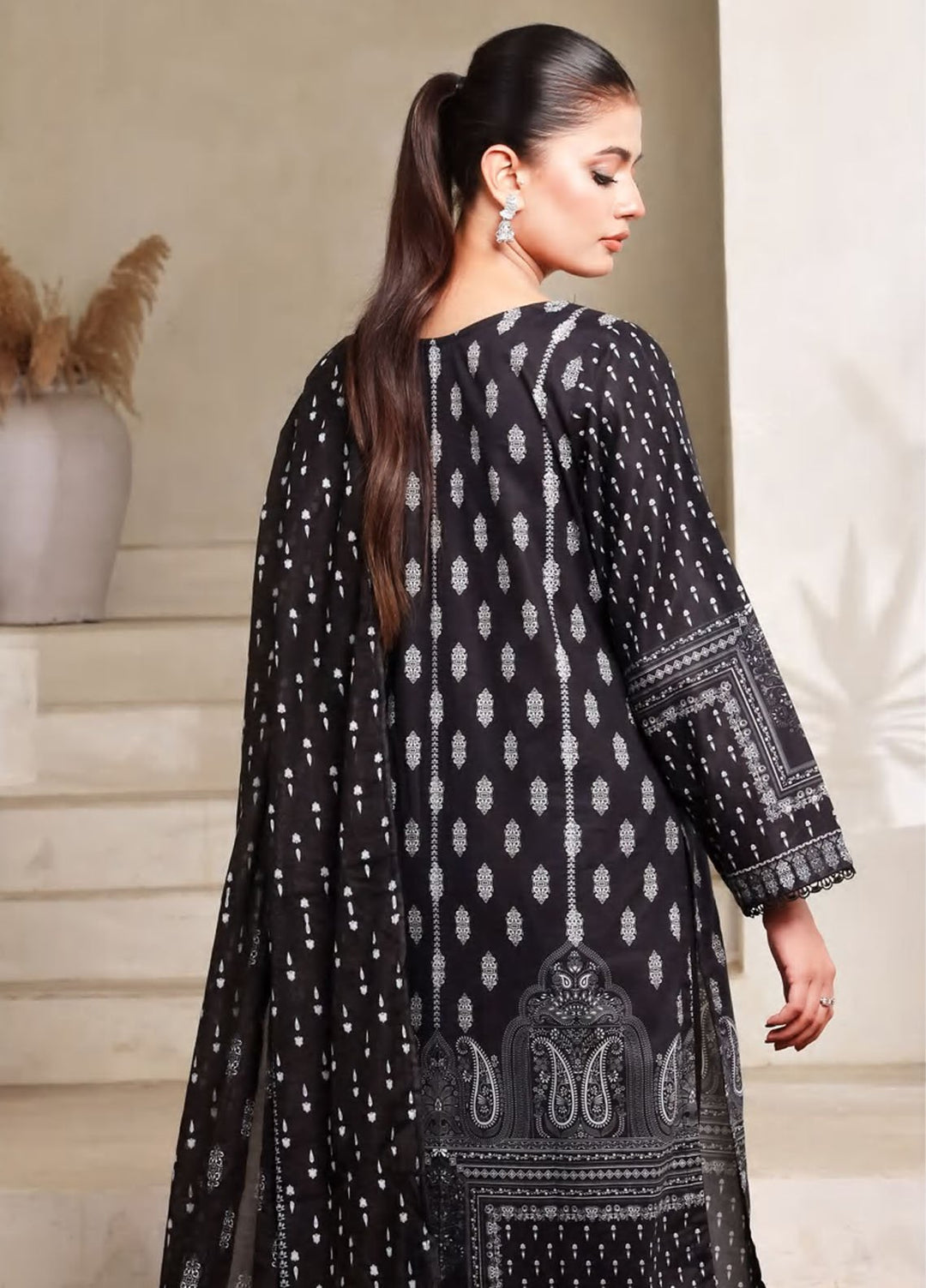 Saphron Pret Printed Lawn 3 Piece Suit D-03