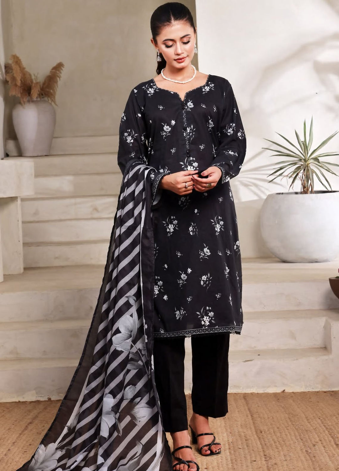 Saphron Pret Printed Lawn 3 Piece Suit D-04