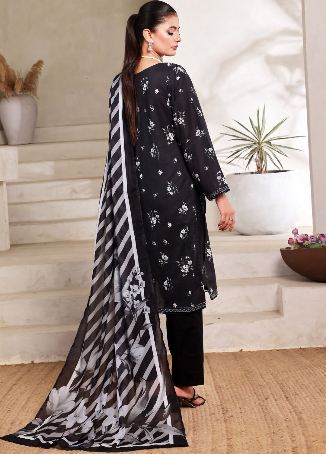 Saphron Pret Printed Lawn 3 Piece Suit D-04