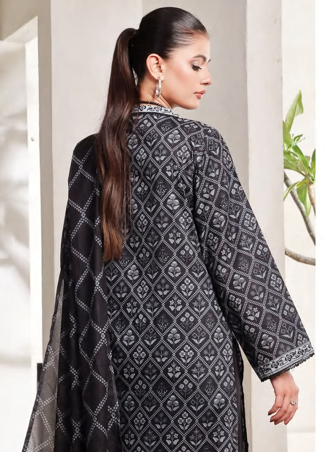 Saphron Pret Printed Lawn 3 Piece Suit D-05