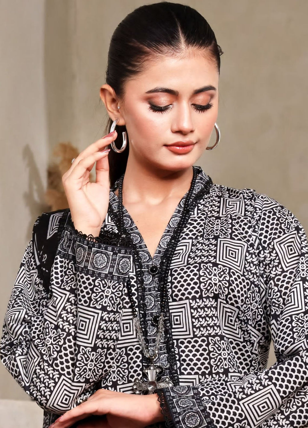 Saphron Pret Printed Lawn 3 Piece Suit D-06