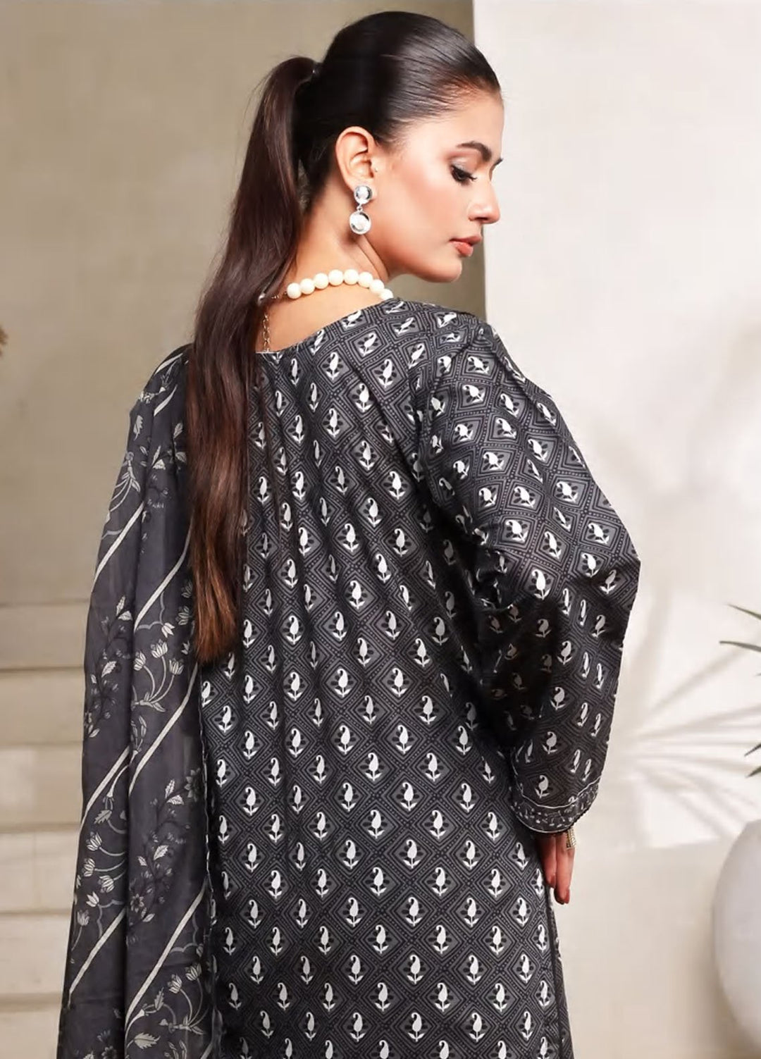 Saphron Pret Printed Lawn 3 Piece Suit D-07