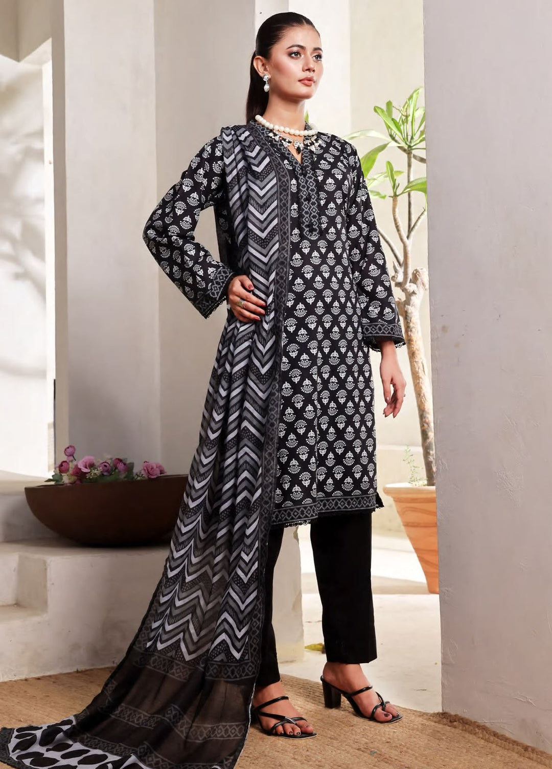 Saphron Pret Printed Lawn 3 Piece Suit D-08