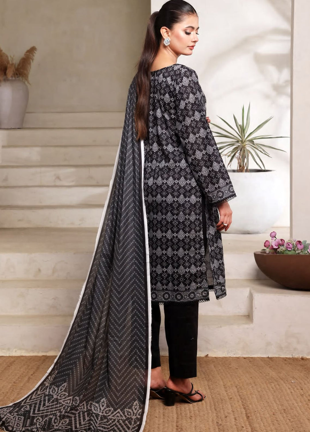 Saphron Pret Printed Lawn 3 Piece Suit D-09