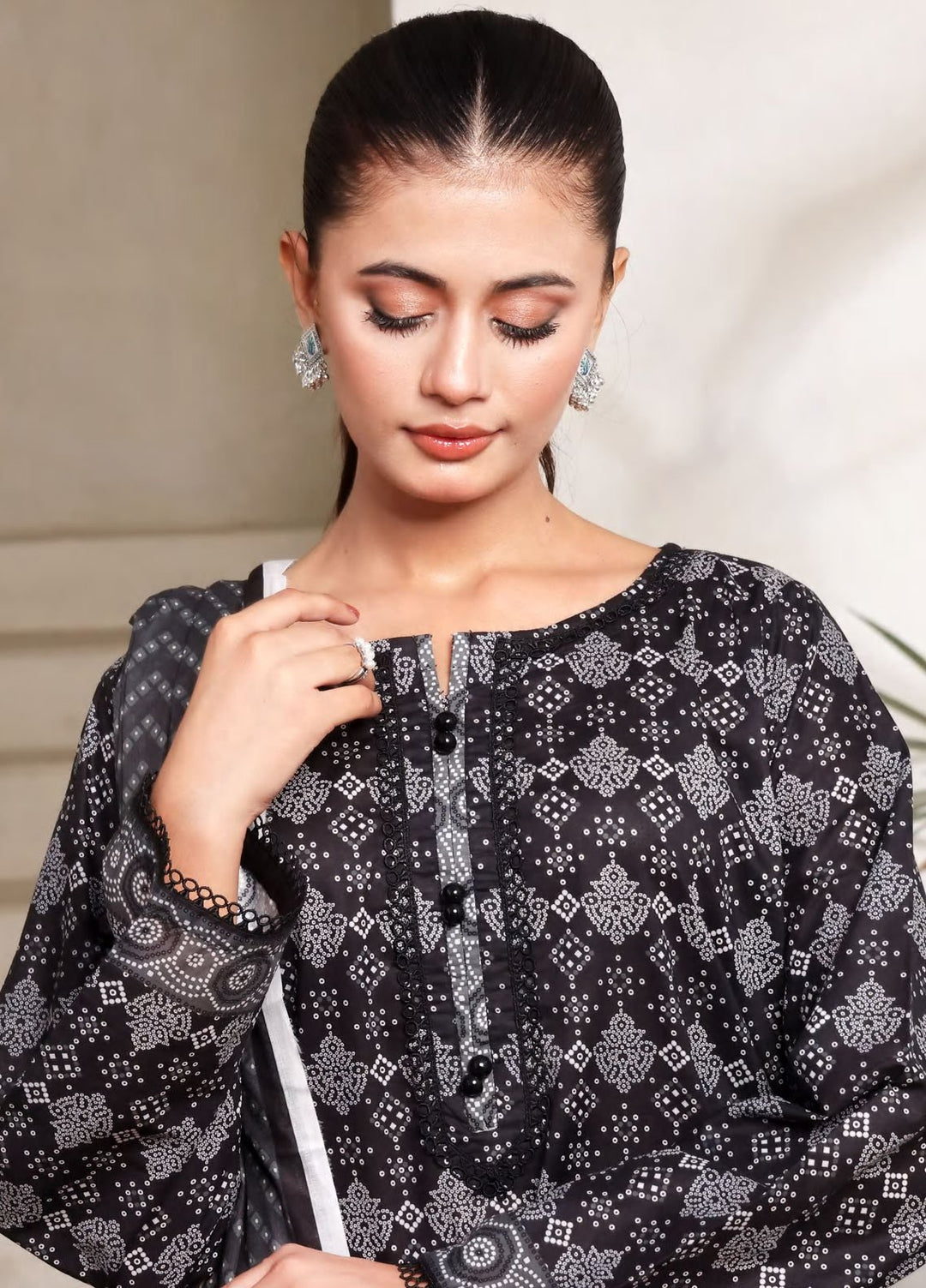 Saphron Pret Printed Lawn 3 Piece Suit D-09